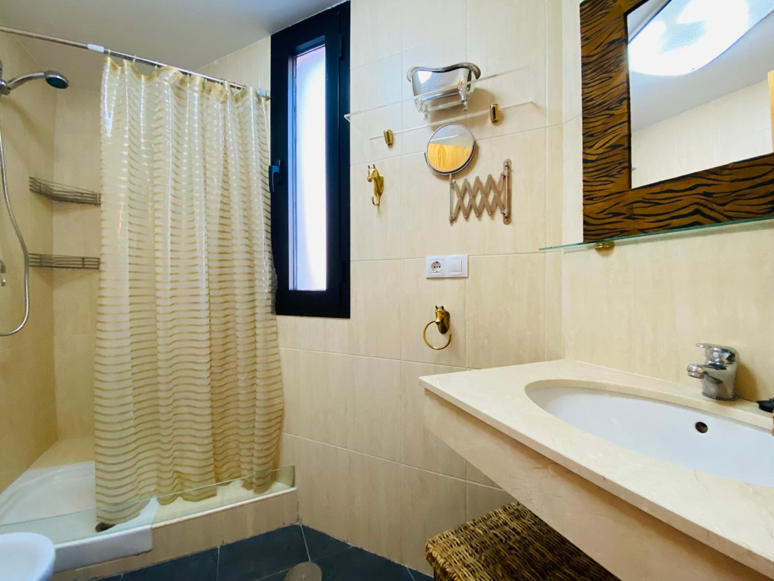 One-Bedroom Apartment - Photo 34