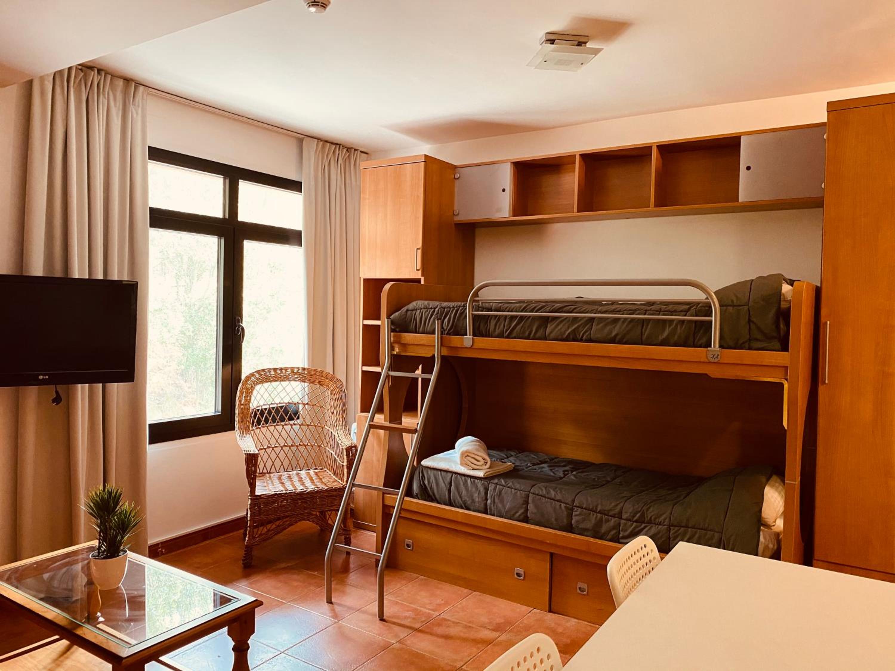 One-Bedroom Apartment - Photo 2
