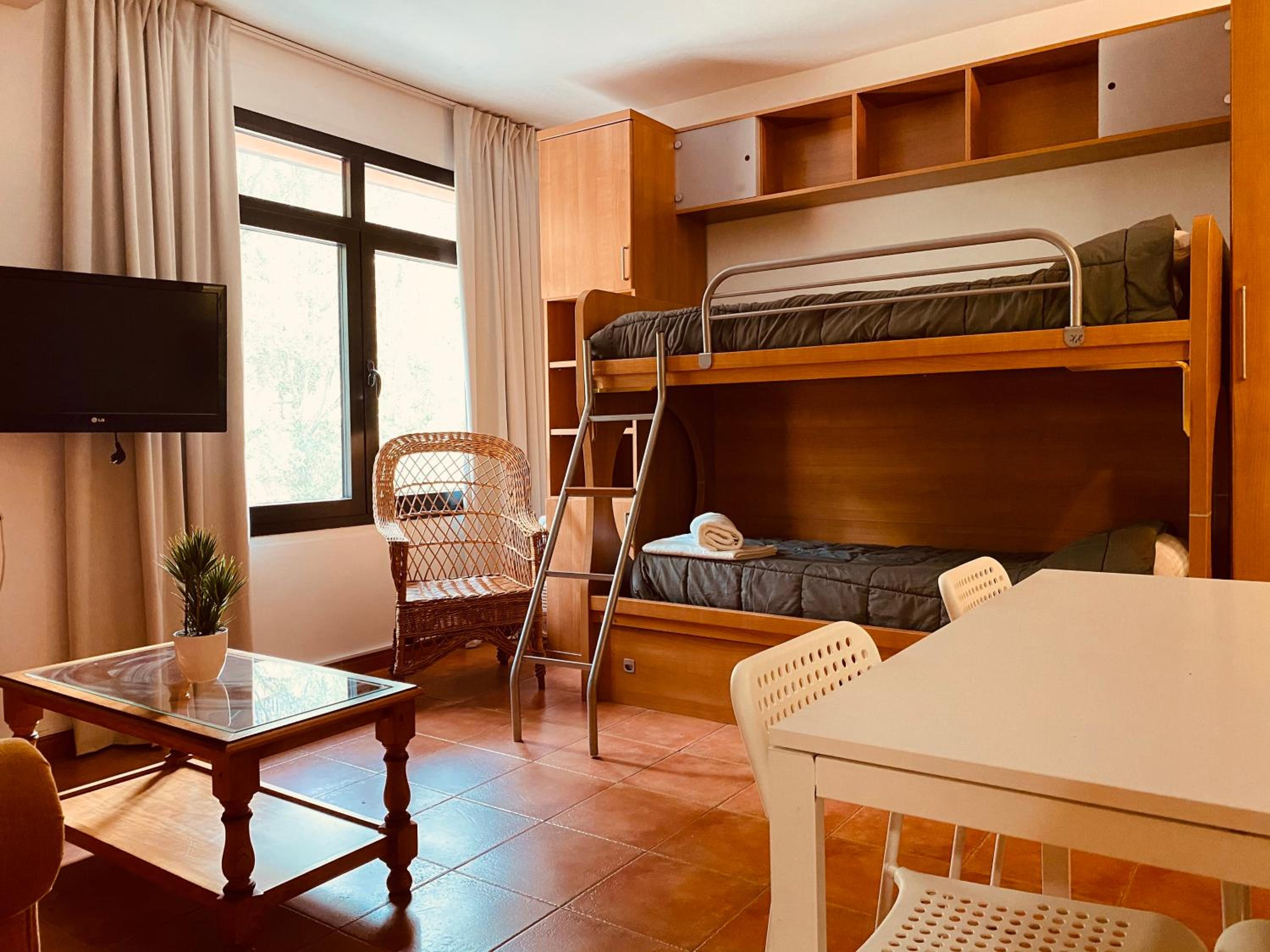 One-Bedroom Apartment - Photo 32