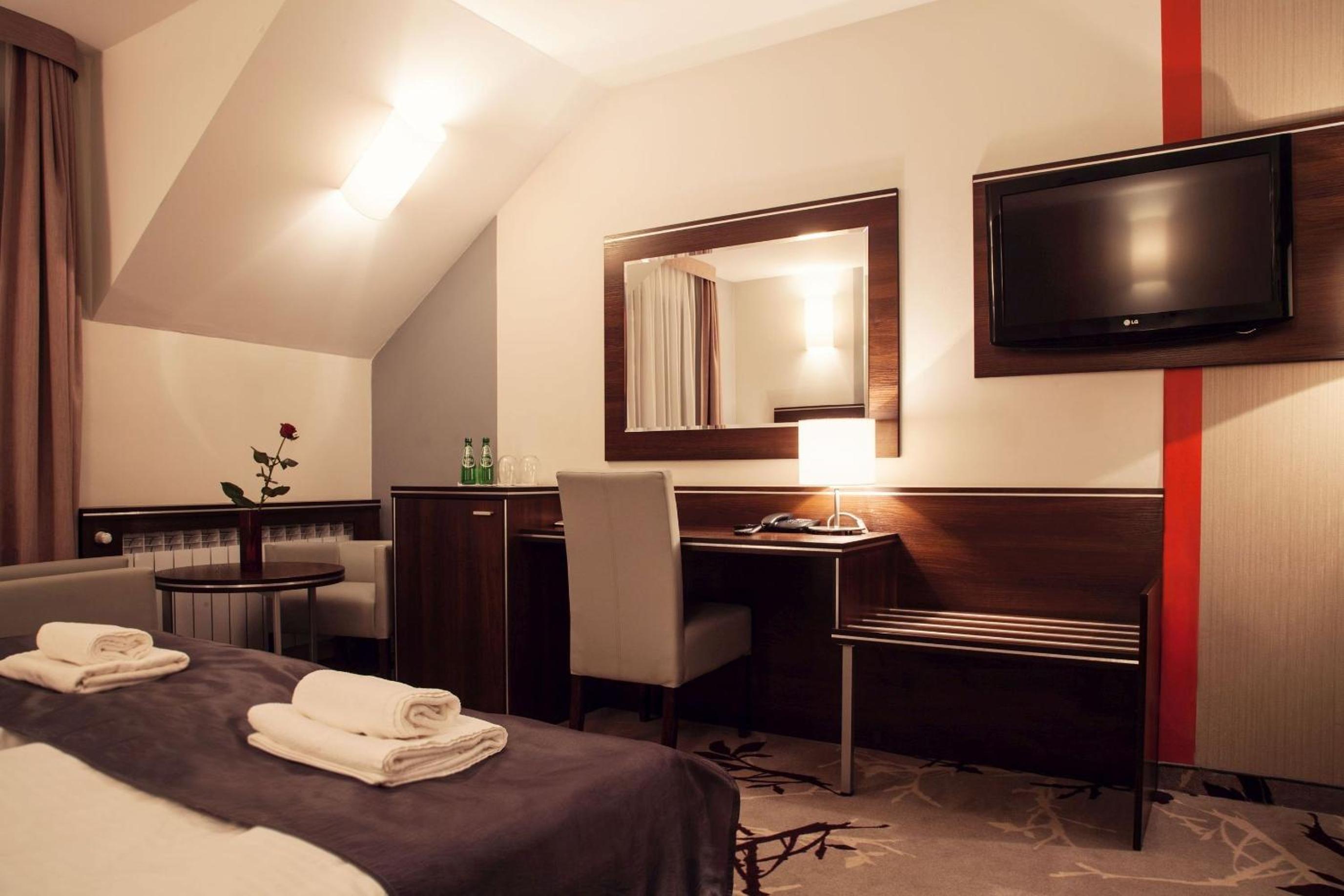 Double or Twin Room - Photo 4