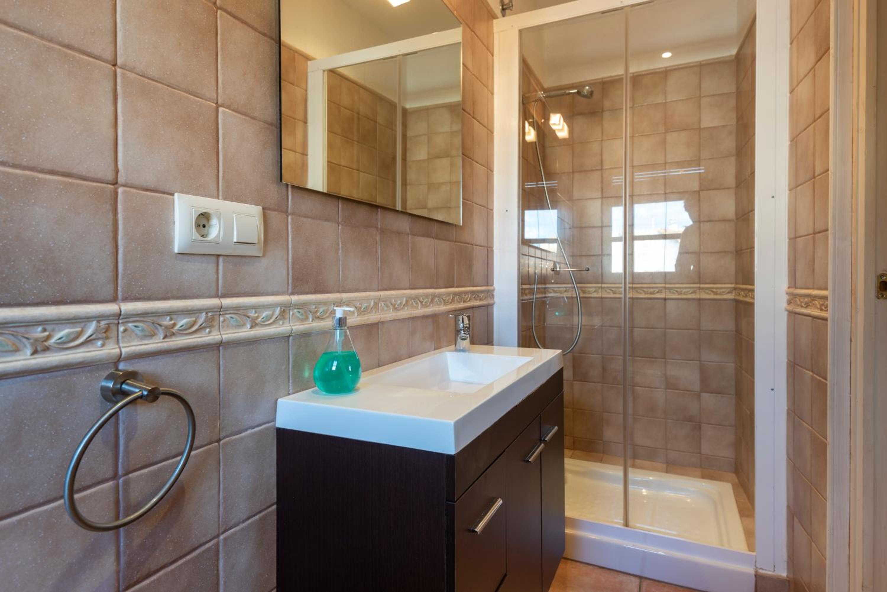 Superior Three-Bedroom Apartment (2-6 Adults) - Second Floor photo 3