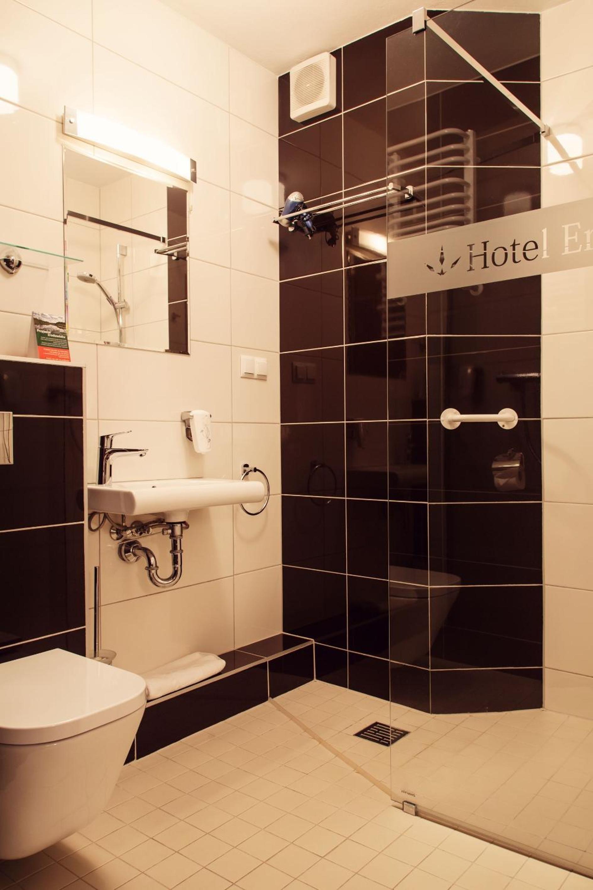 Double or Twin Room - Photo 5