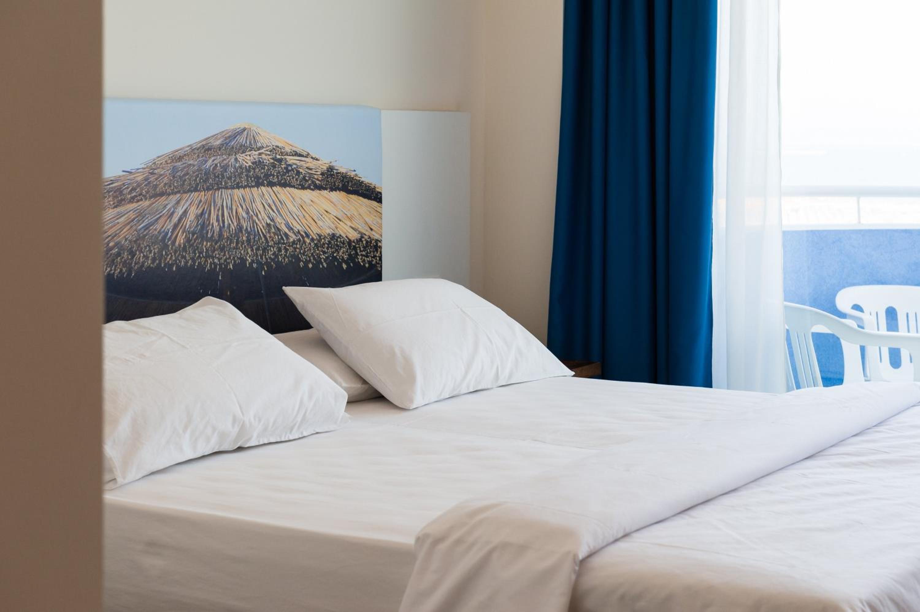 Deluxe Double or Twin Room with Sea View photo 2