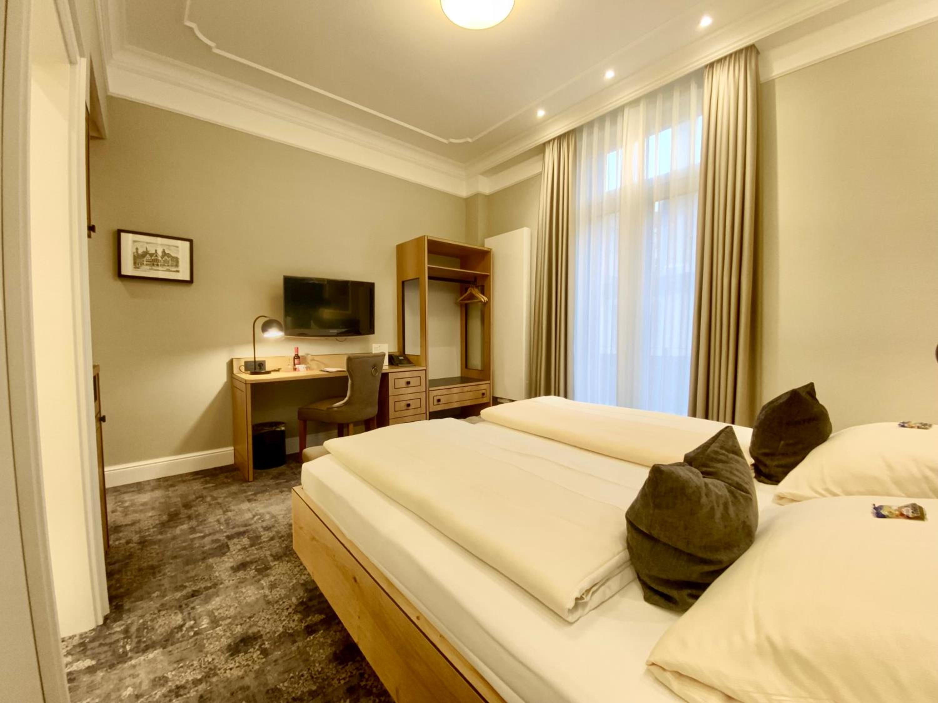 Deluxe Double Room - Photo 7