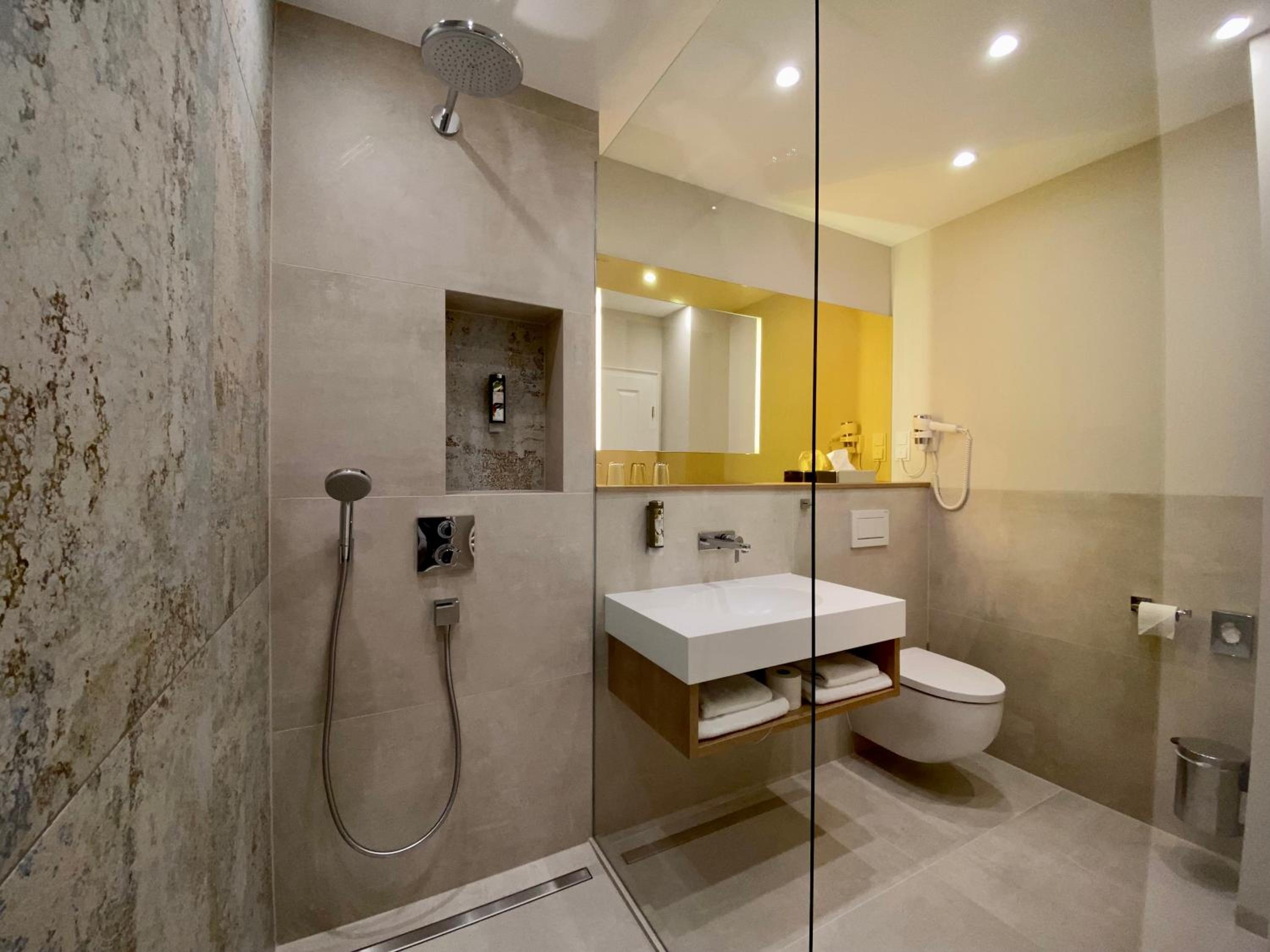 Deluxe Double Room - Photo 17
