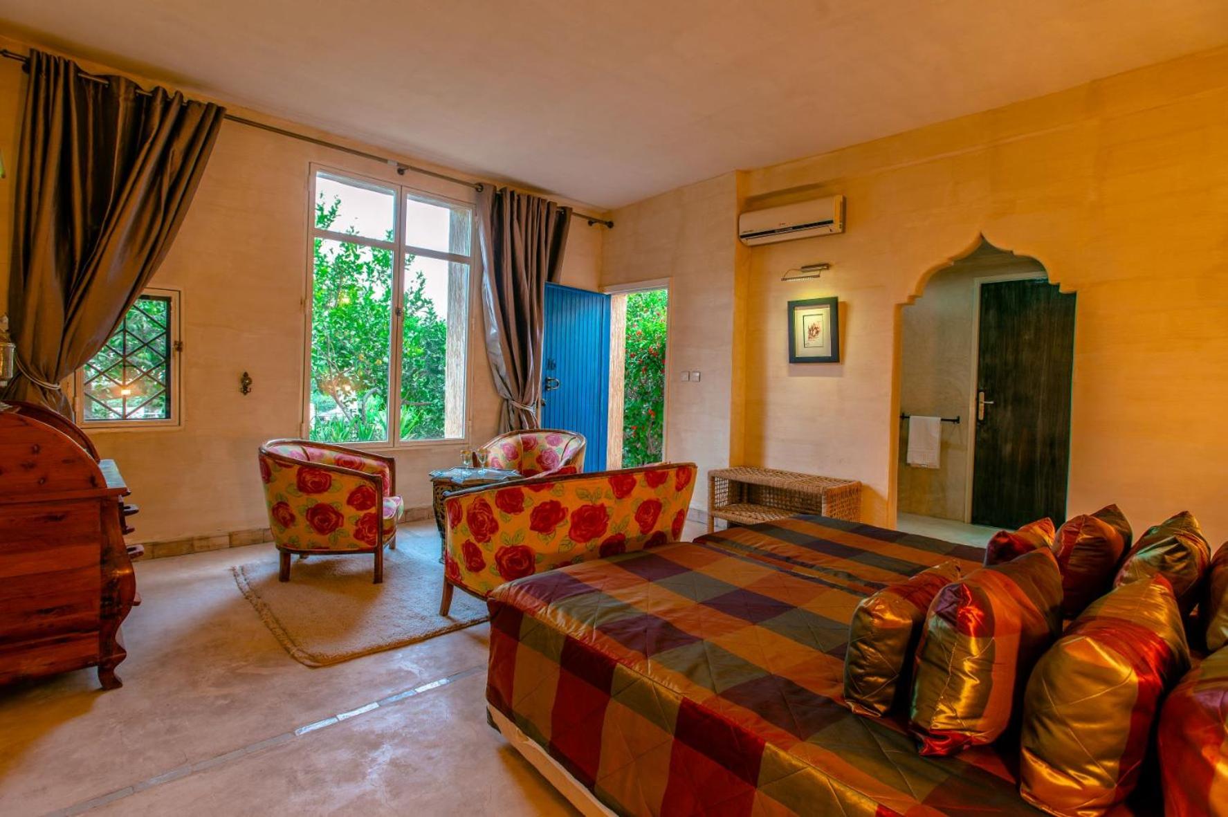 Double Room with Pool View - Photo 14