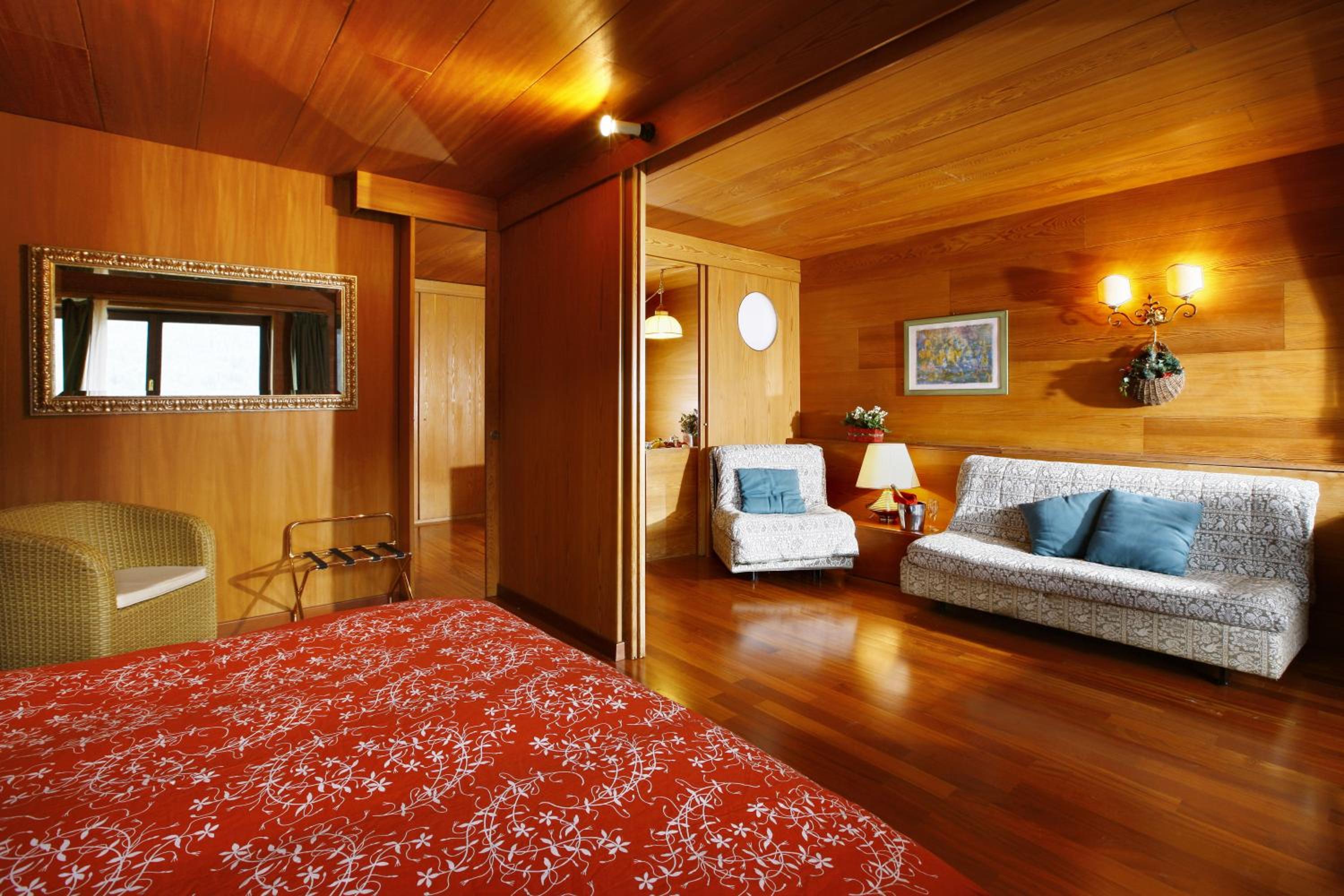 Family Room  - Photo 6