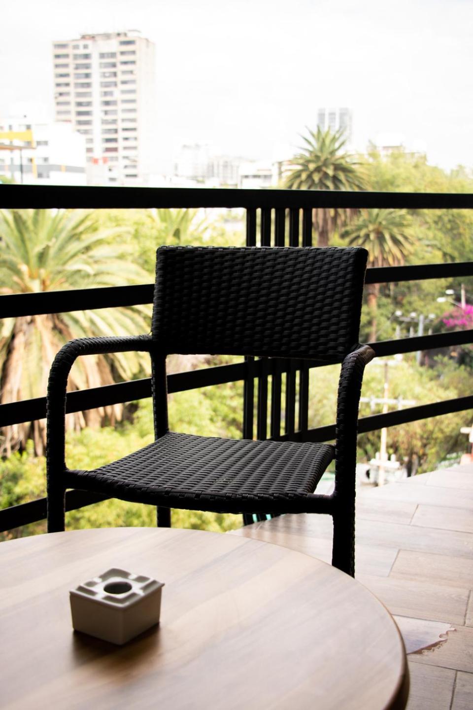 Queen Room with Balcony - Photo 7