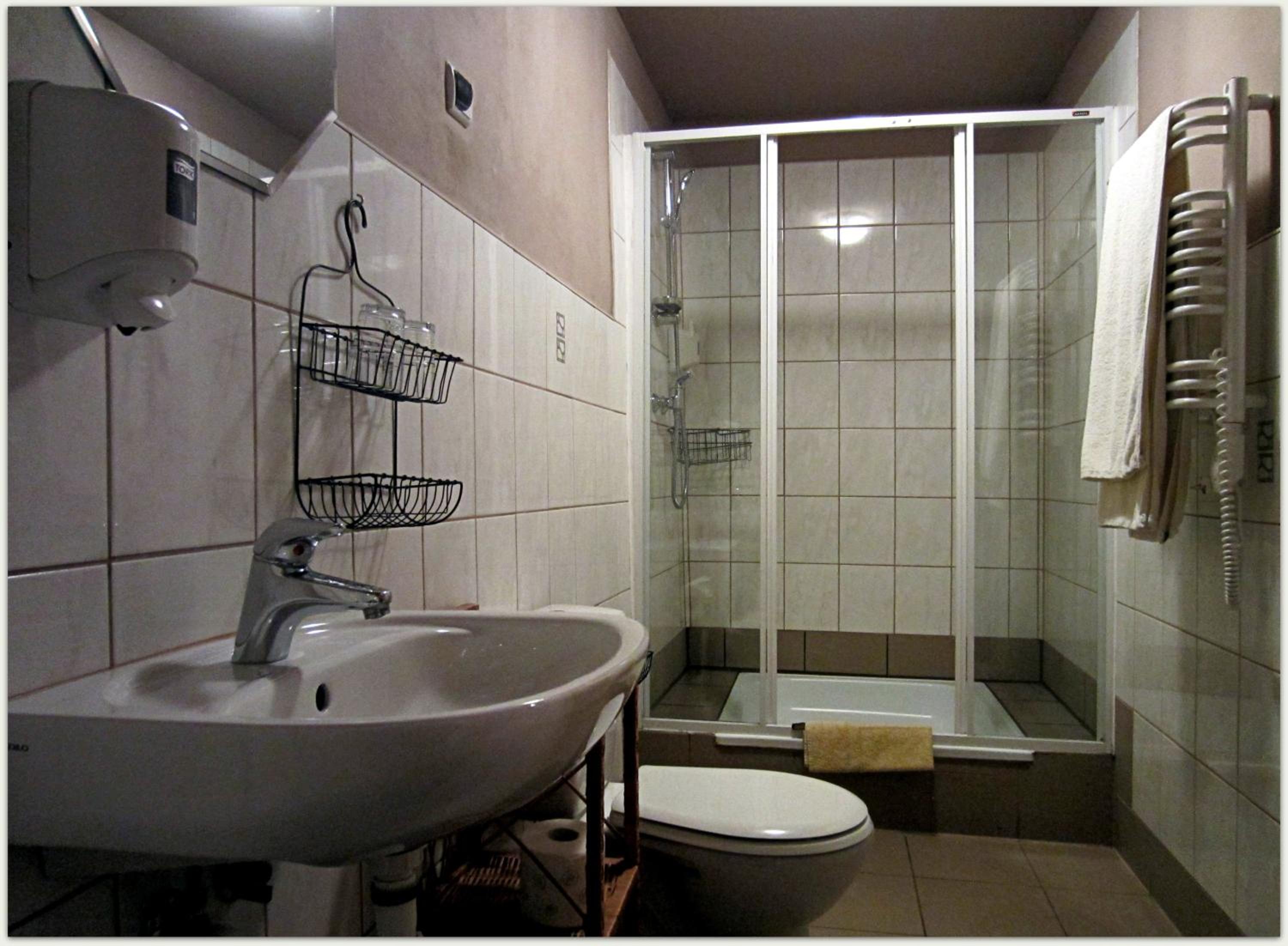 Double or Twin Room - Photo 4