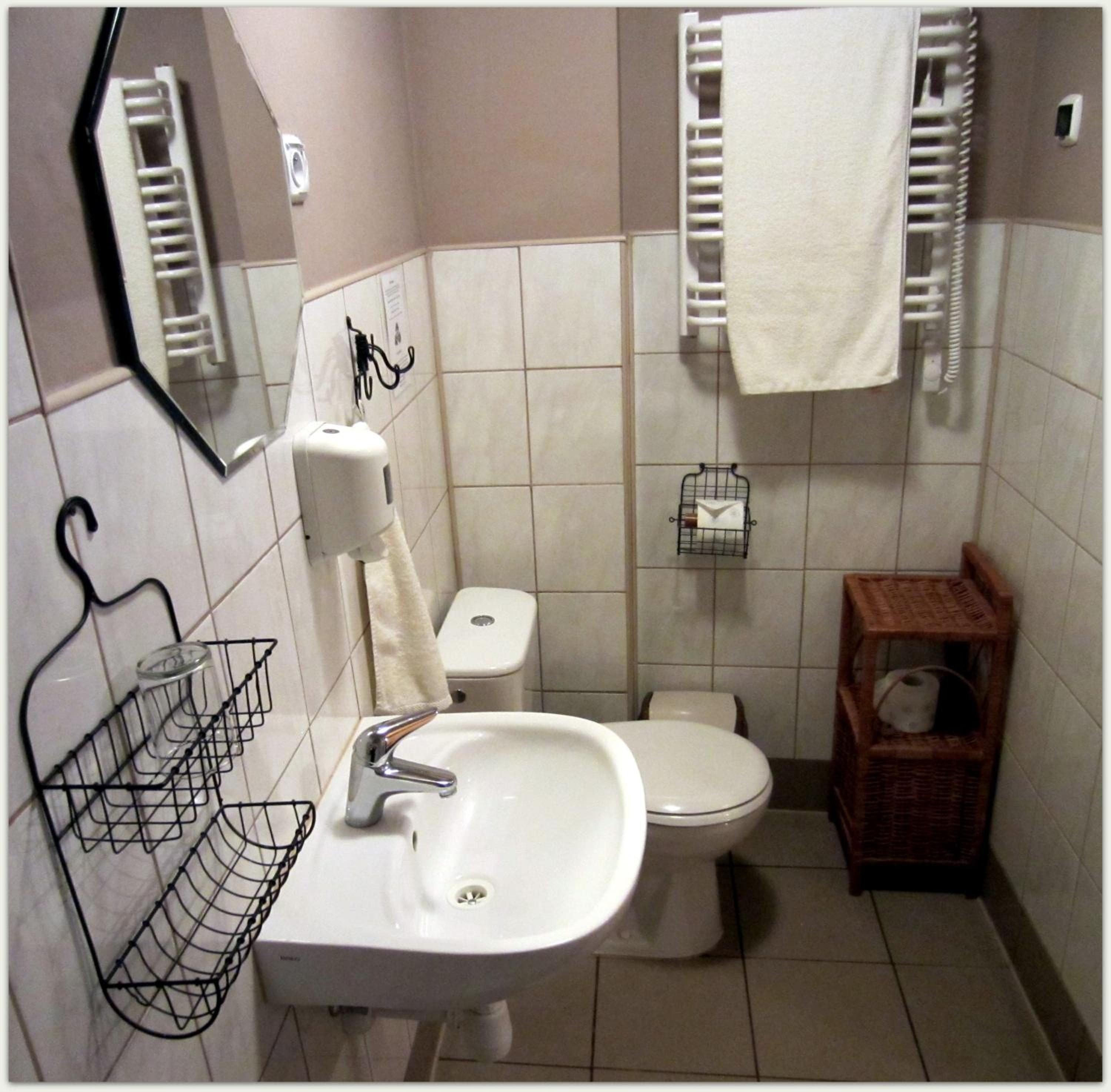 Double or Twin Room - Photo 10