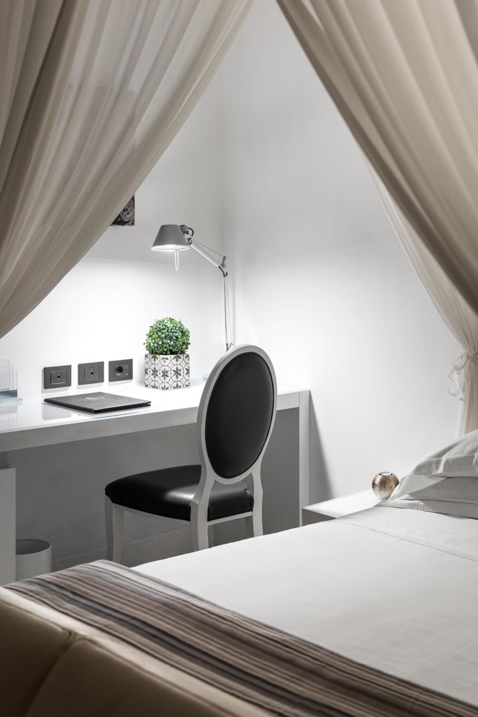 King Suite with Spa Access  - Photo 3