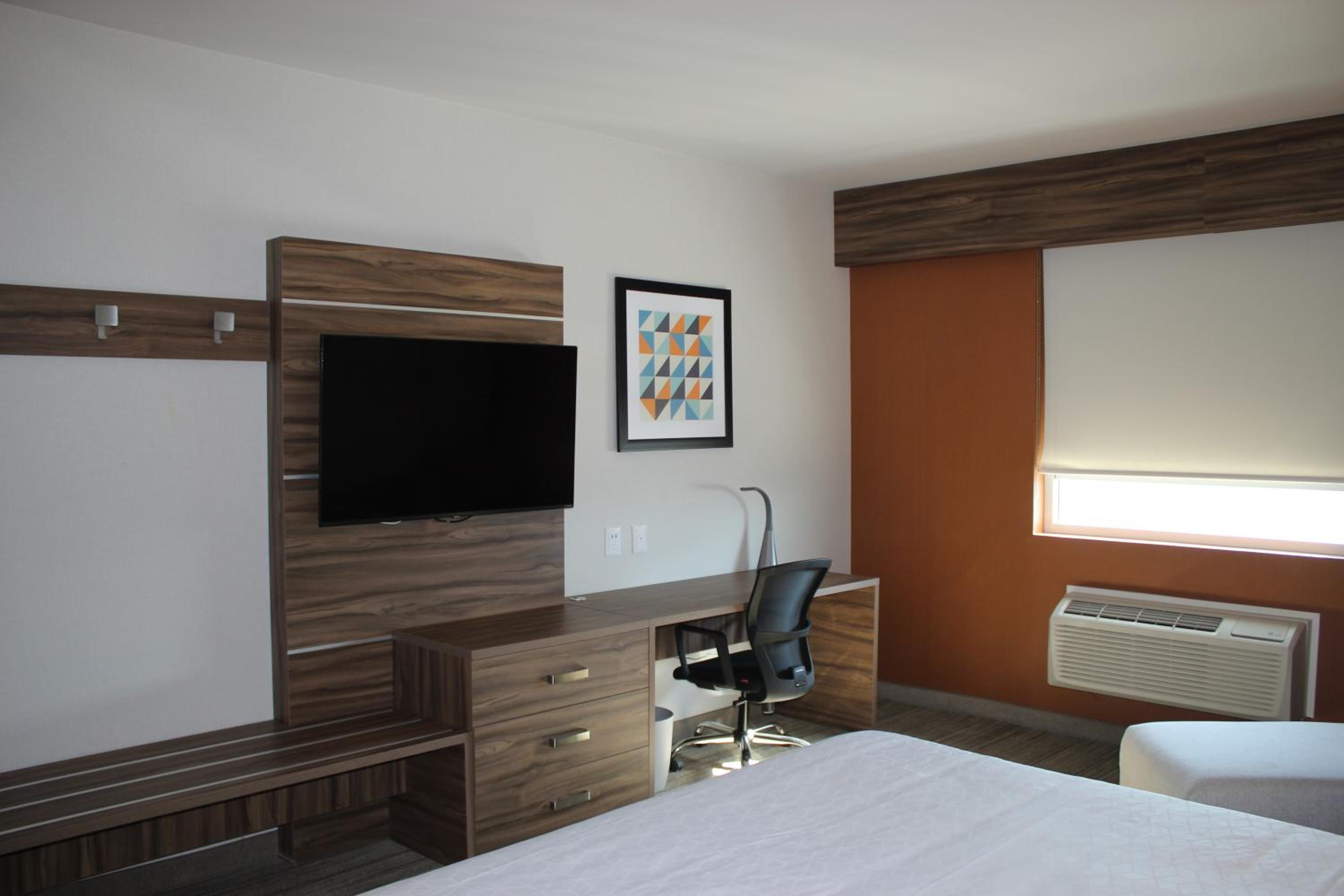 Standard King Room - Photo 5