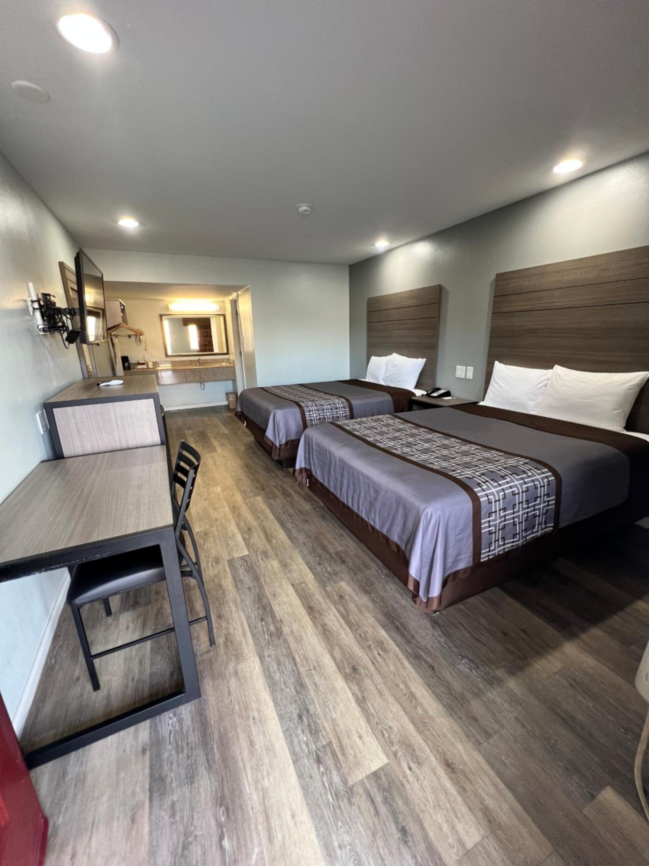Queen Room with Two Queen Beds - Non-Smoking photo 1