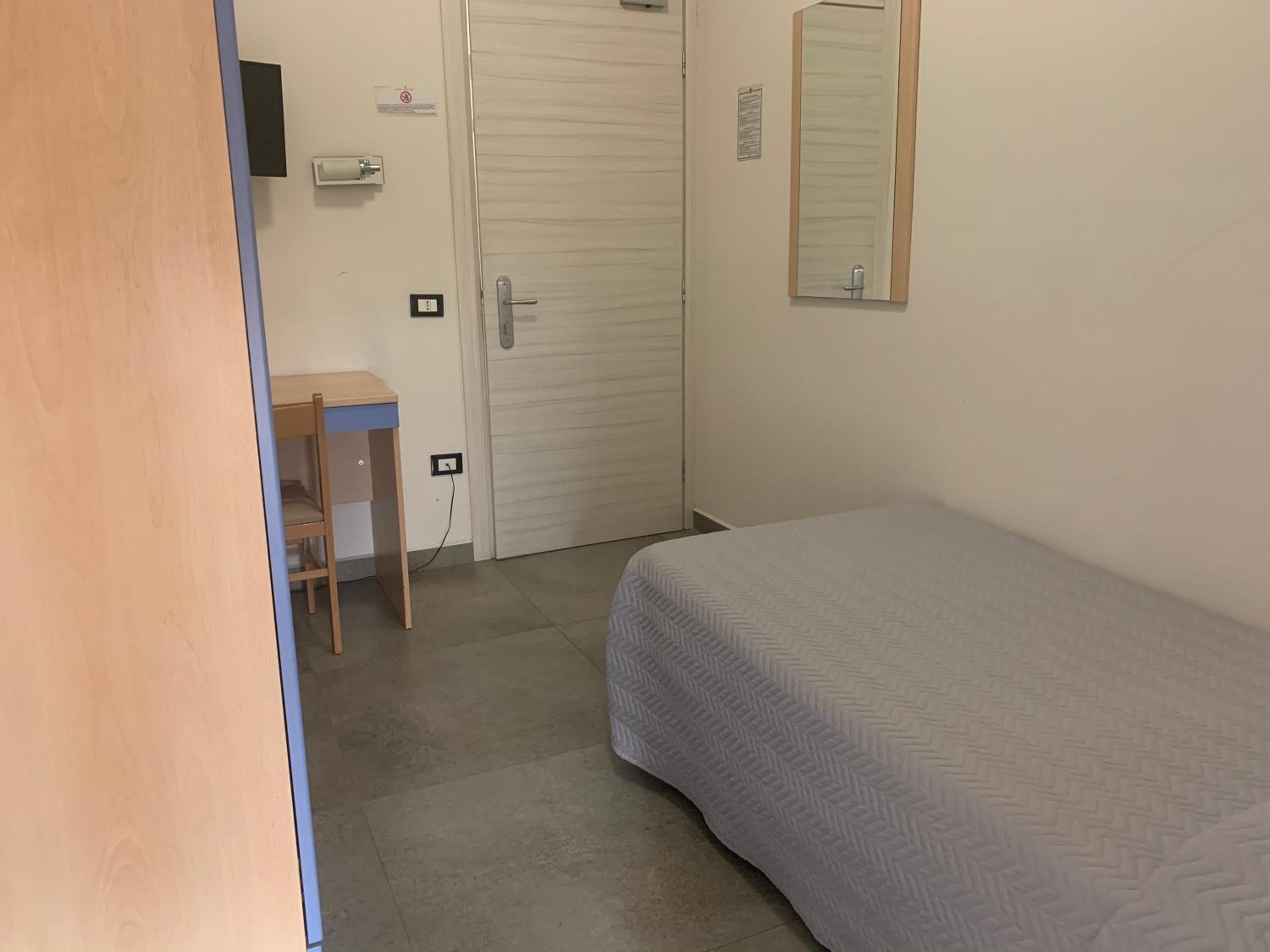 Single Room photo 2