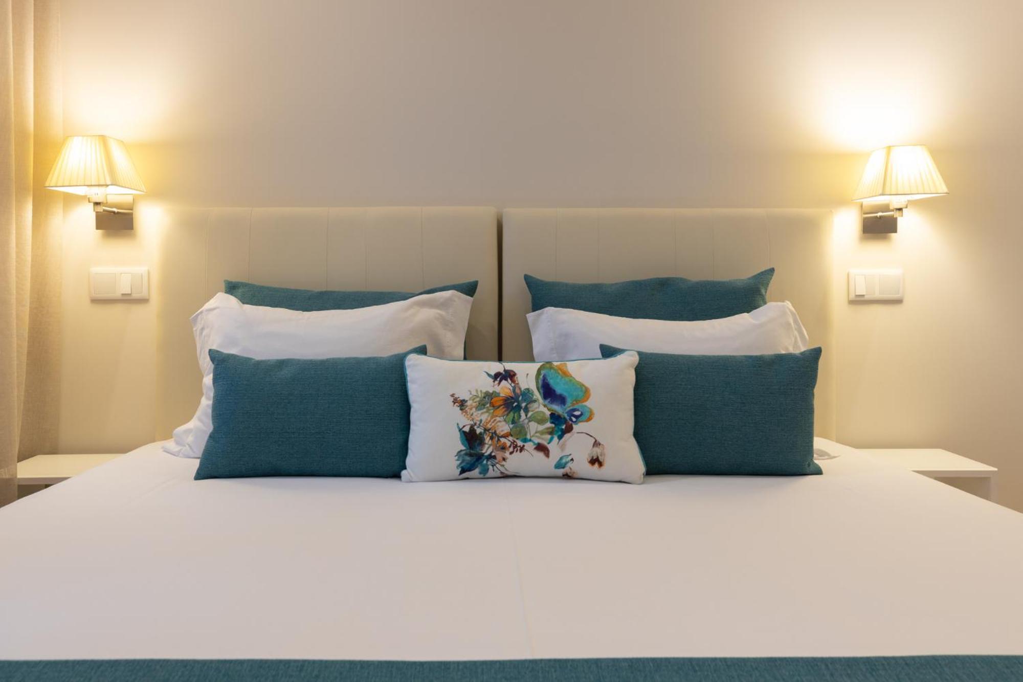 Double or Twin Room - Photo 4
