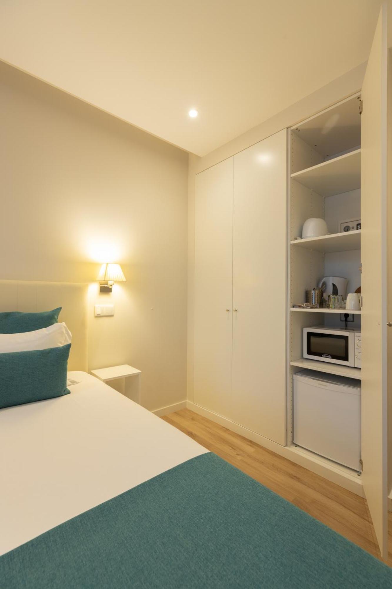 Double or Twin Room - Photo 5