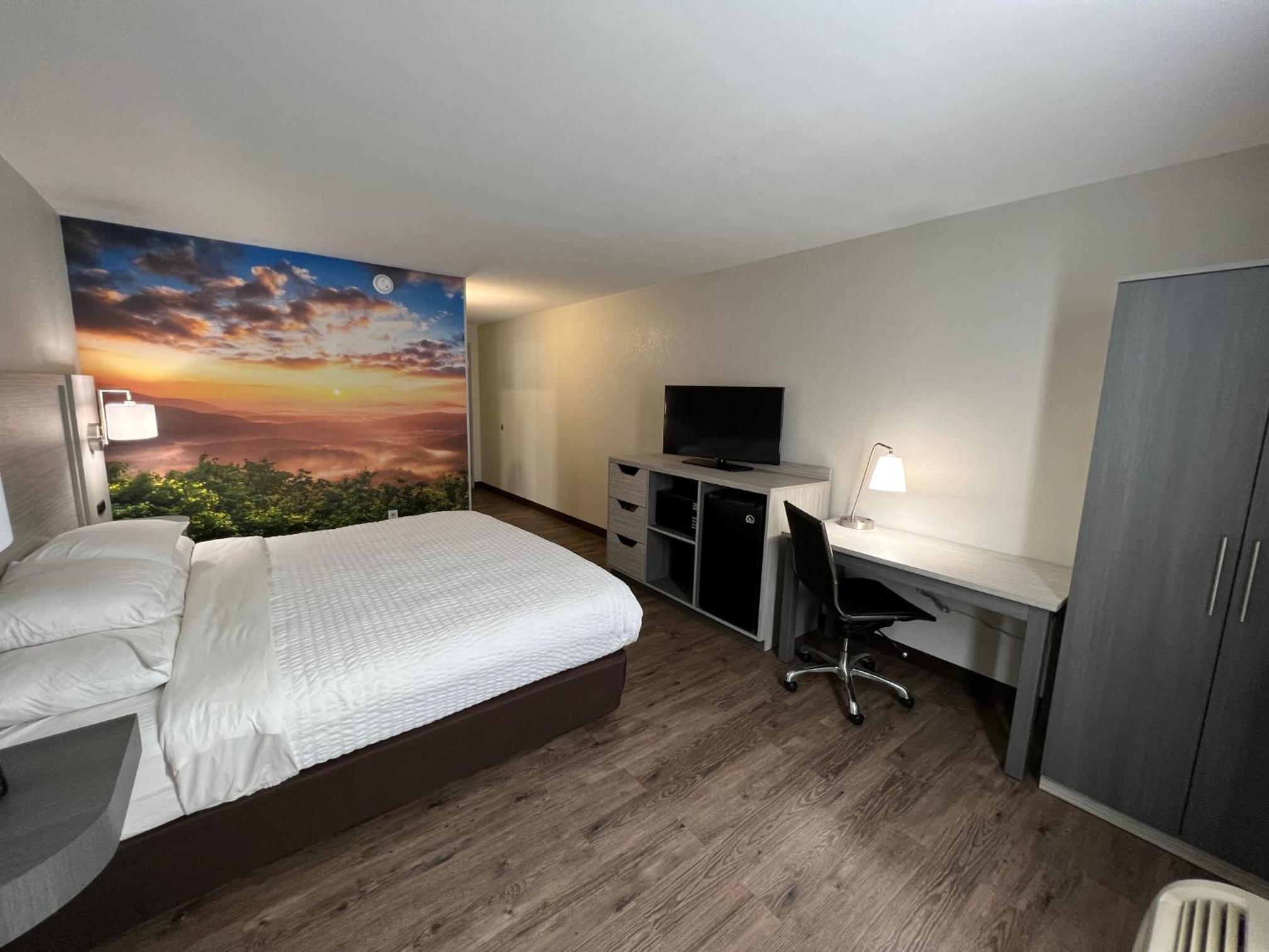 King Room - Non-Smoking photo 3