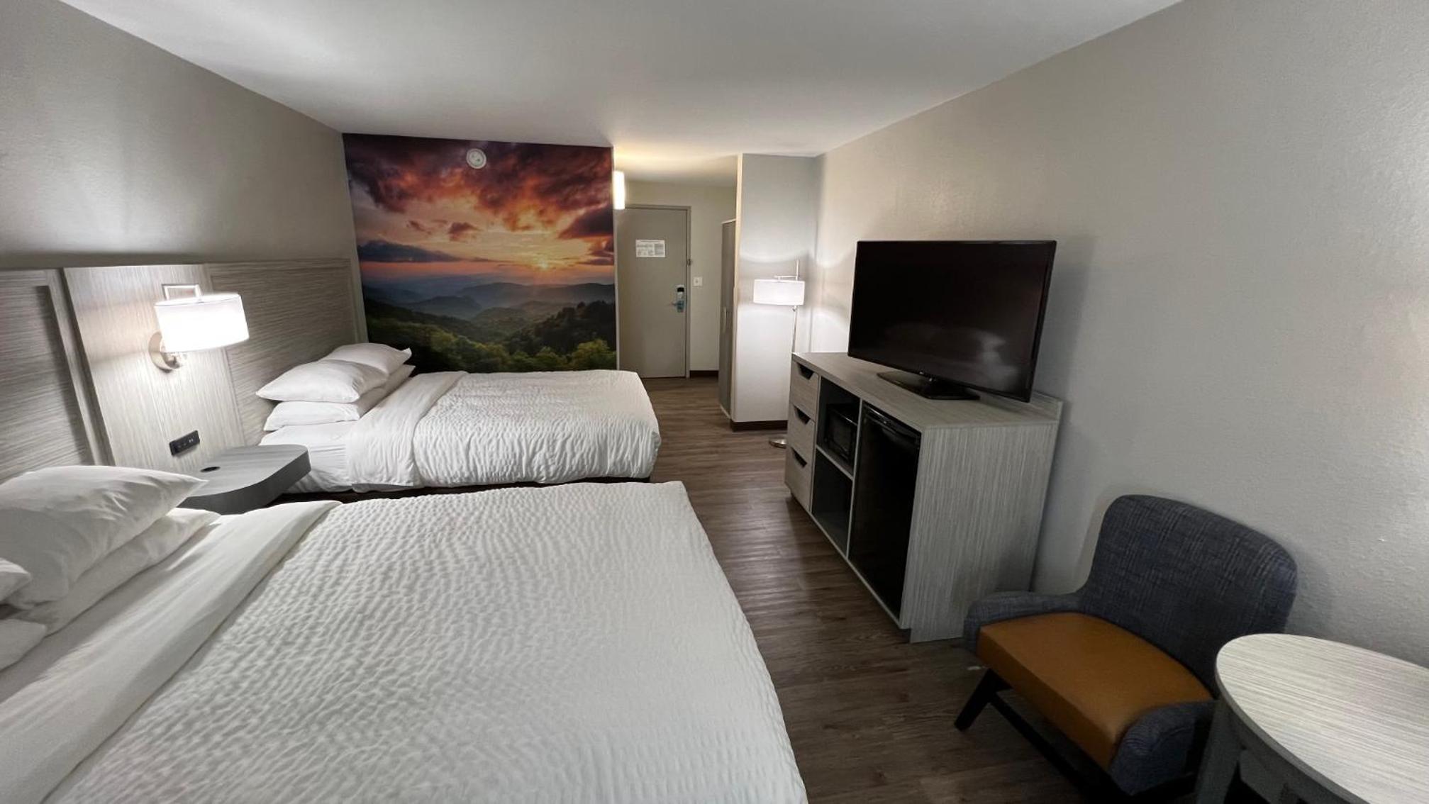 Queen Room with Two Queen Beds photo 1