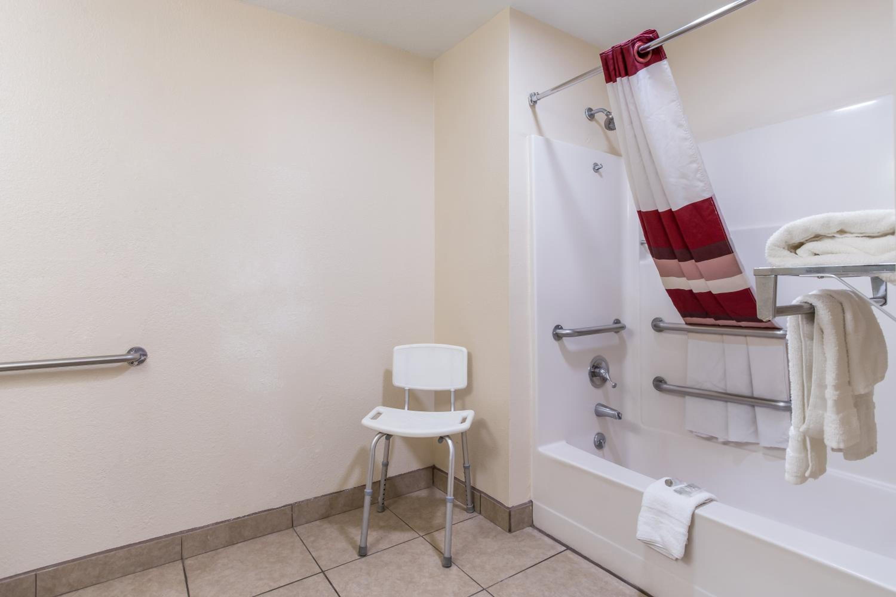 Superior King Room Disability Access Smoke Free photo 3