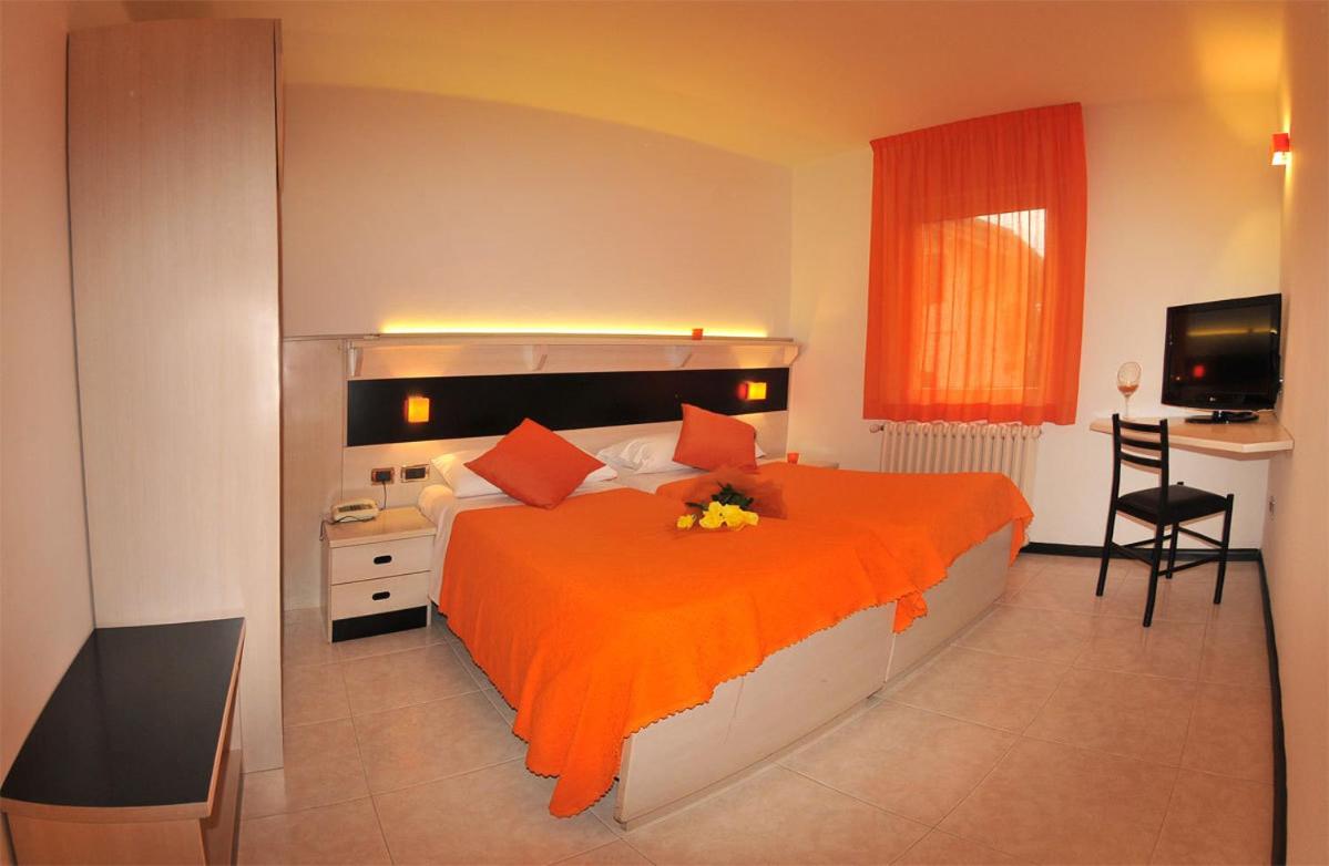Double or Twin Room photo 1