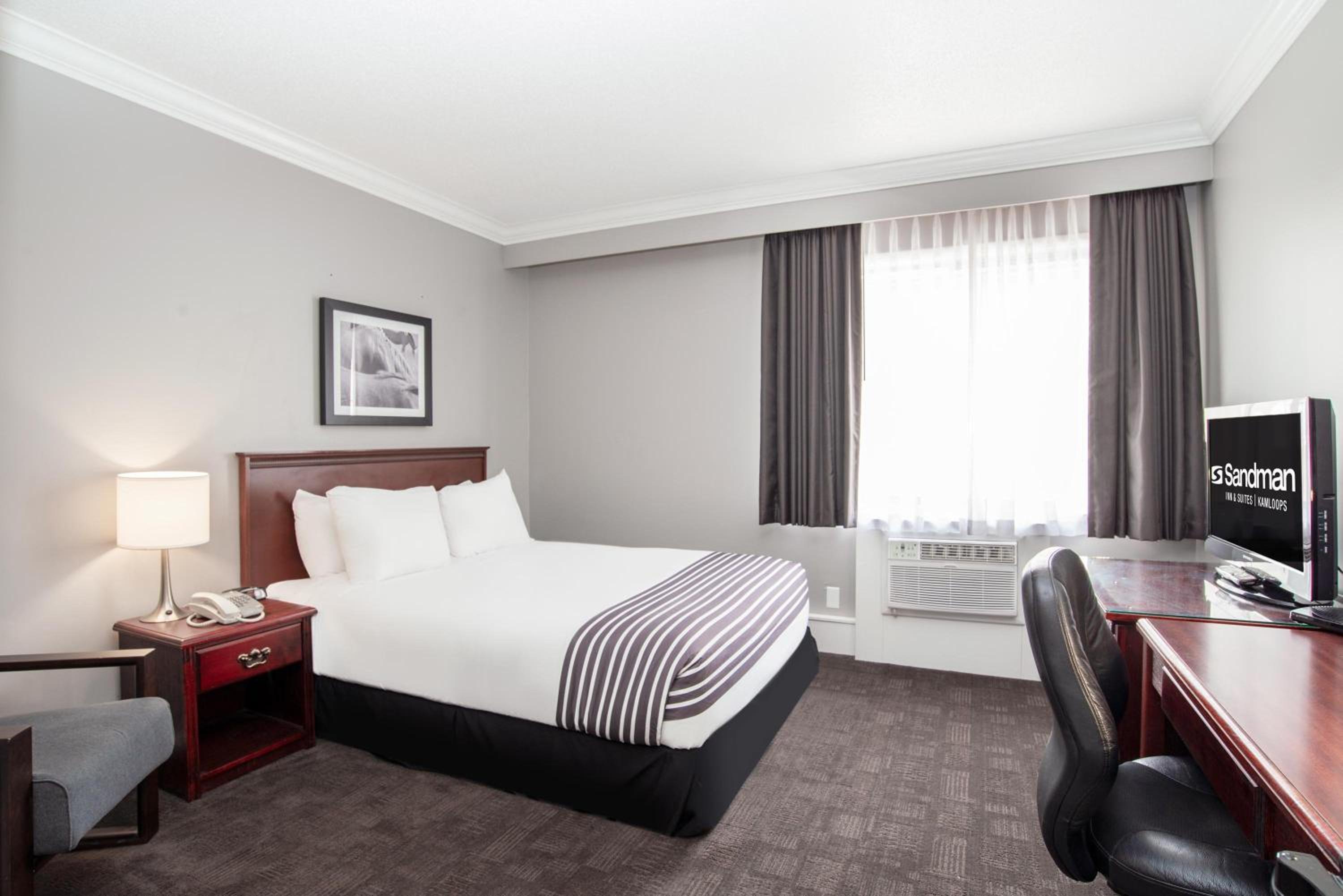 Standard Room, 1 Queen Bed photo 1