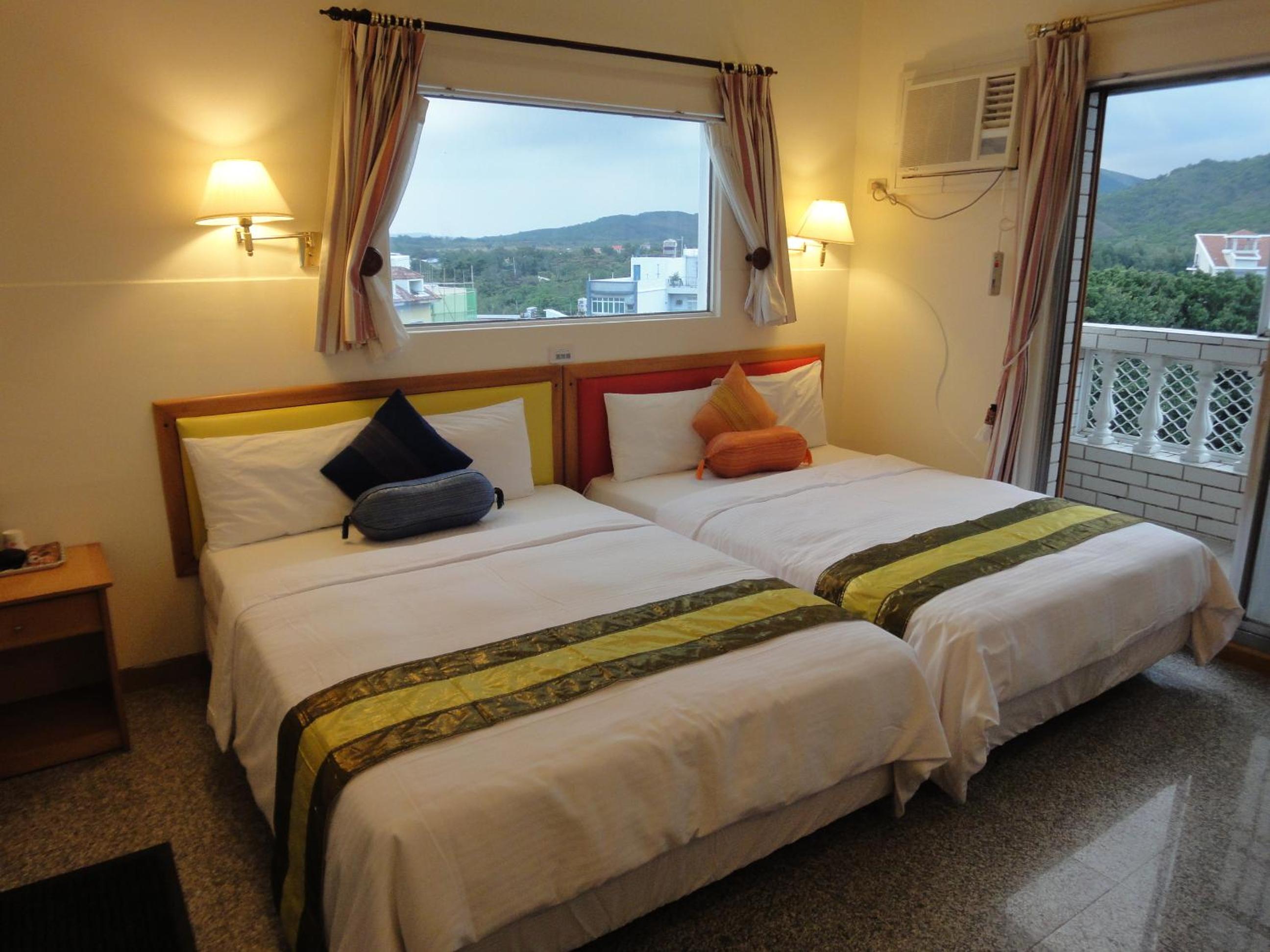 Quadruple Room with Mountain View photo 2