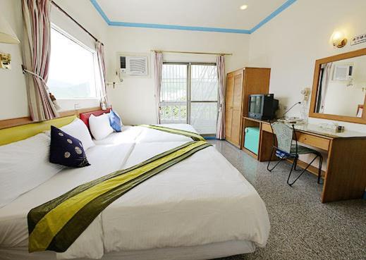 Quadruple Room with Mountain View photo 3