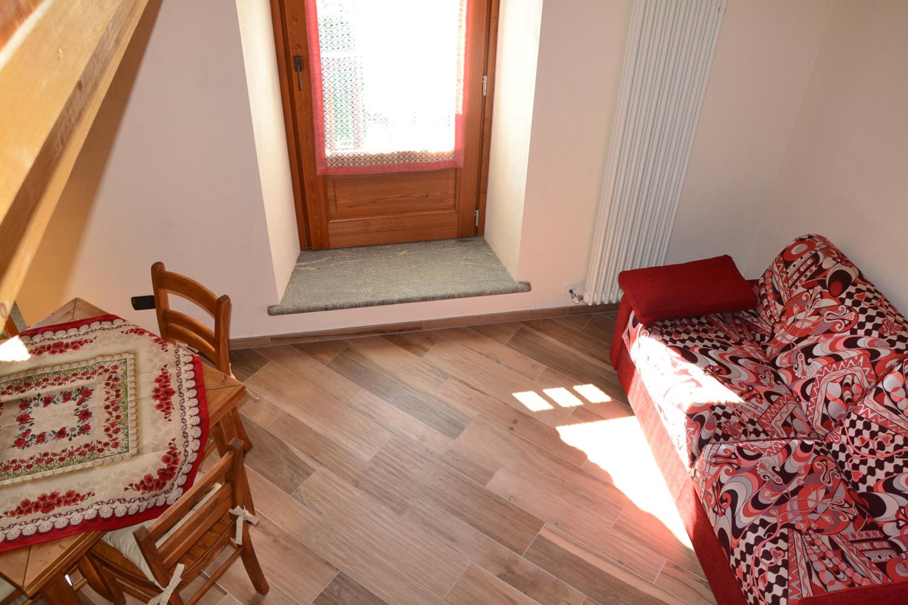Two-Bedroom Apartment - Split Level photo 1