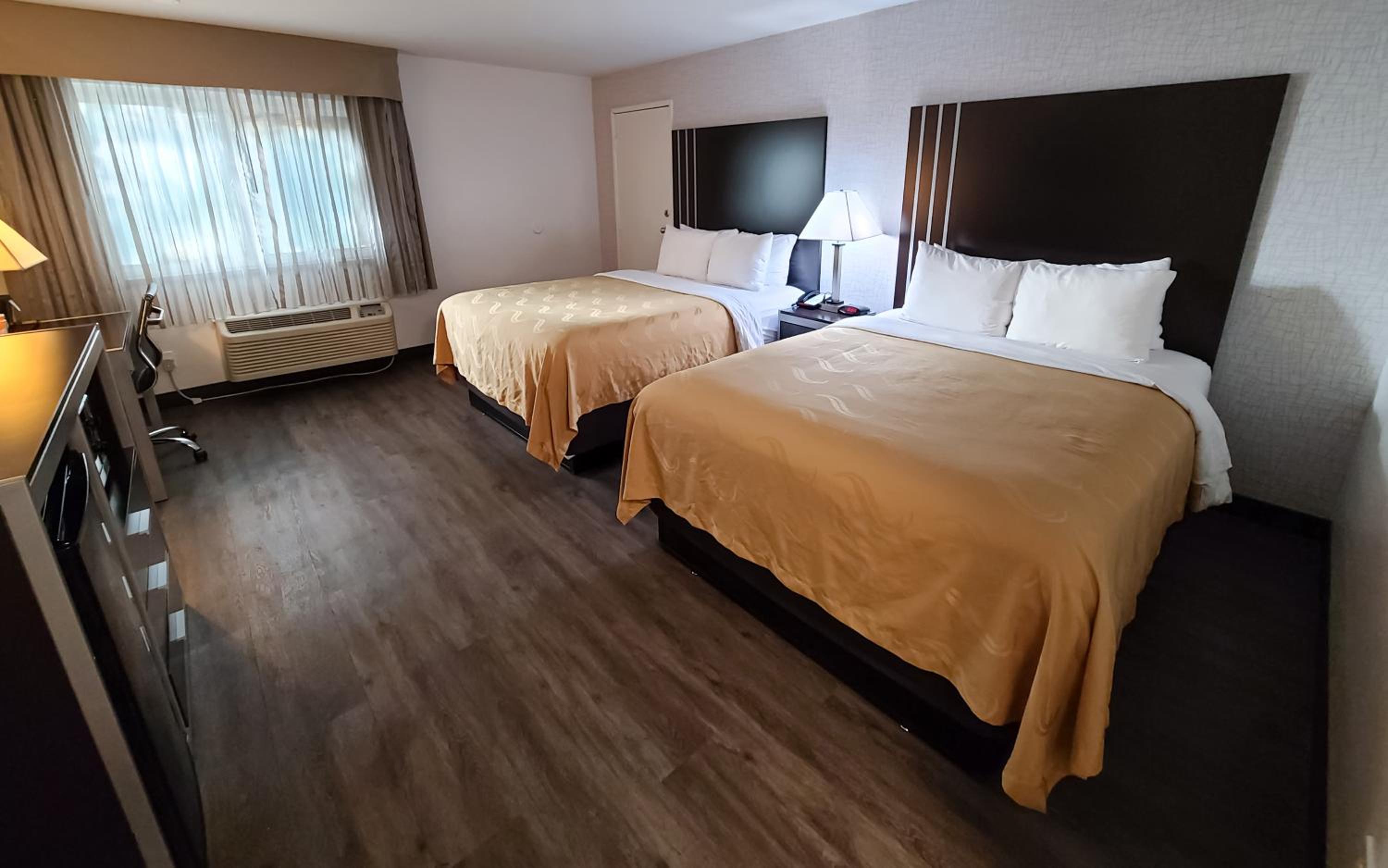 Standard Room, 2 Queen Beds, Non Smoking photo 3