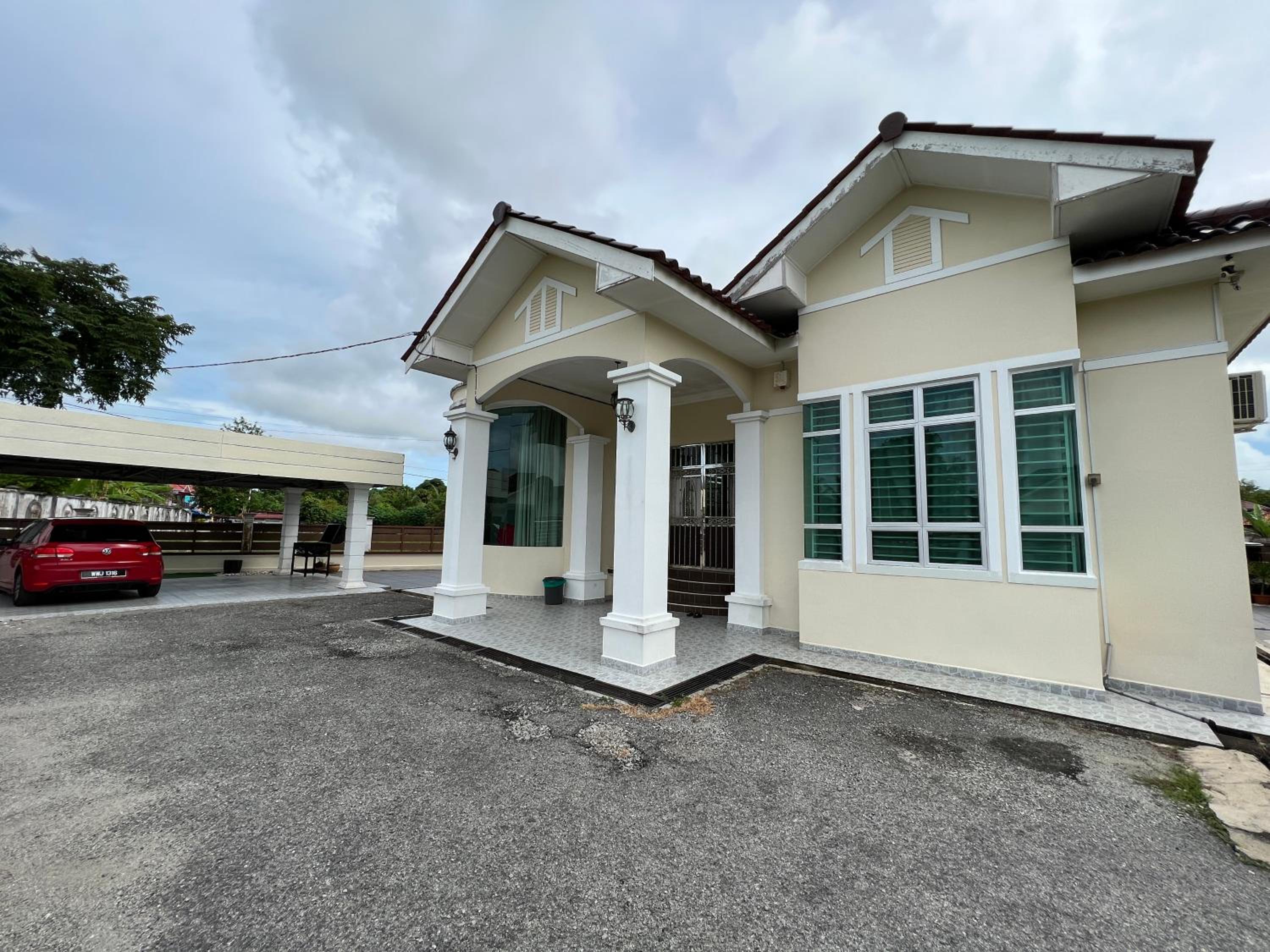 Three-Bedroom Villa photo 3