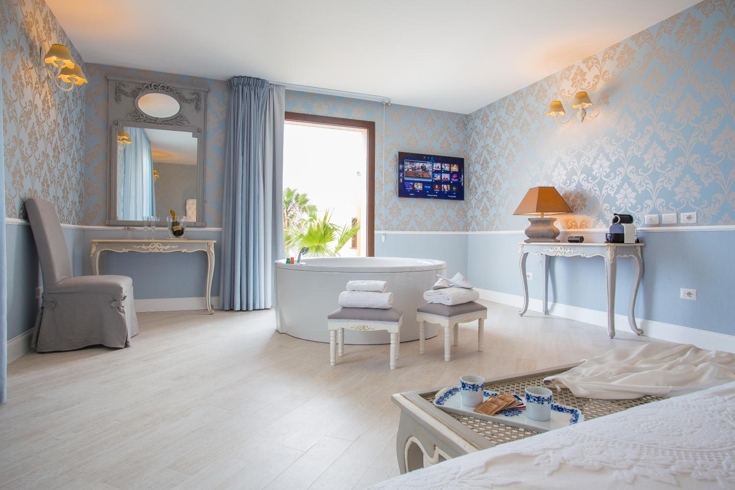 Suite with Spa Bath