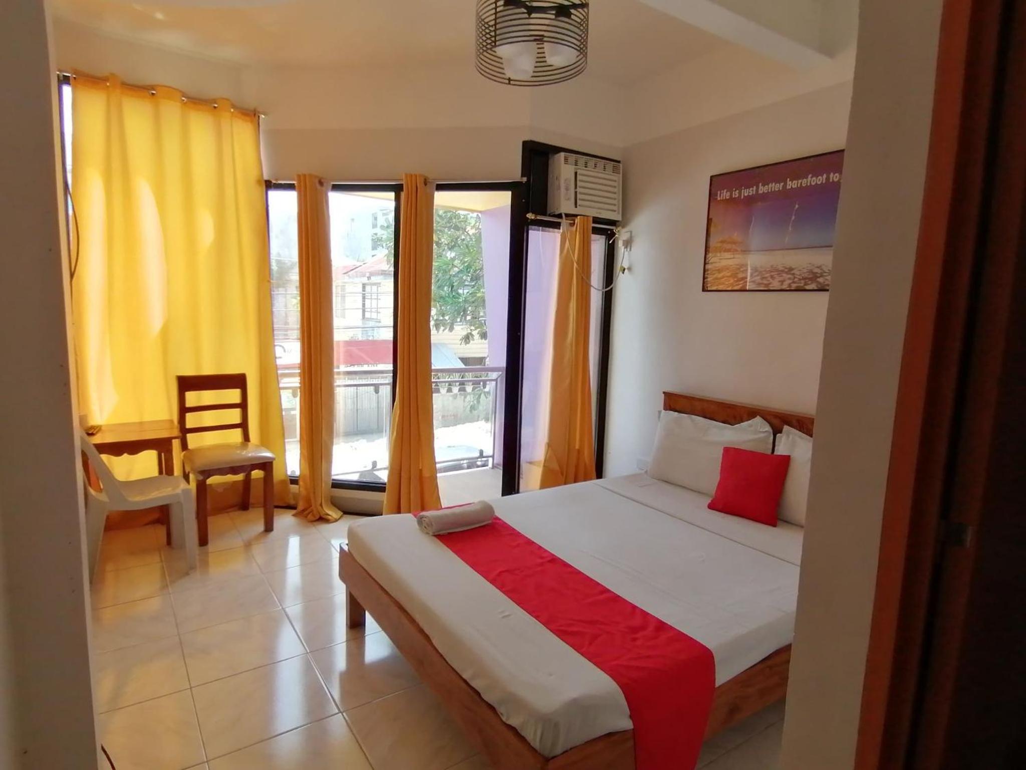Deluxe Double Room with Balcony - Photo 4