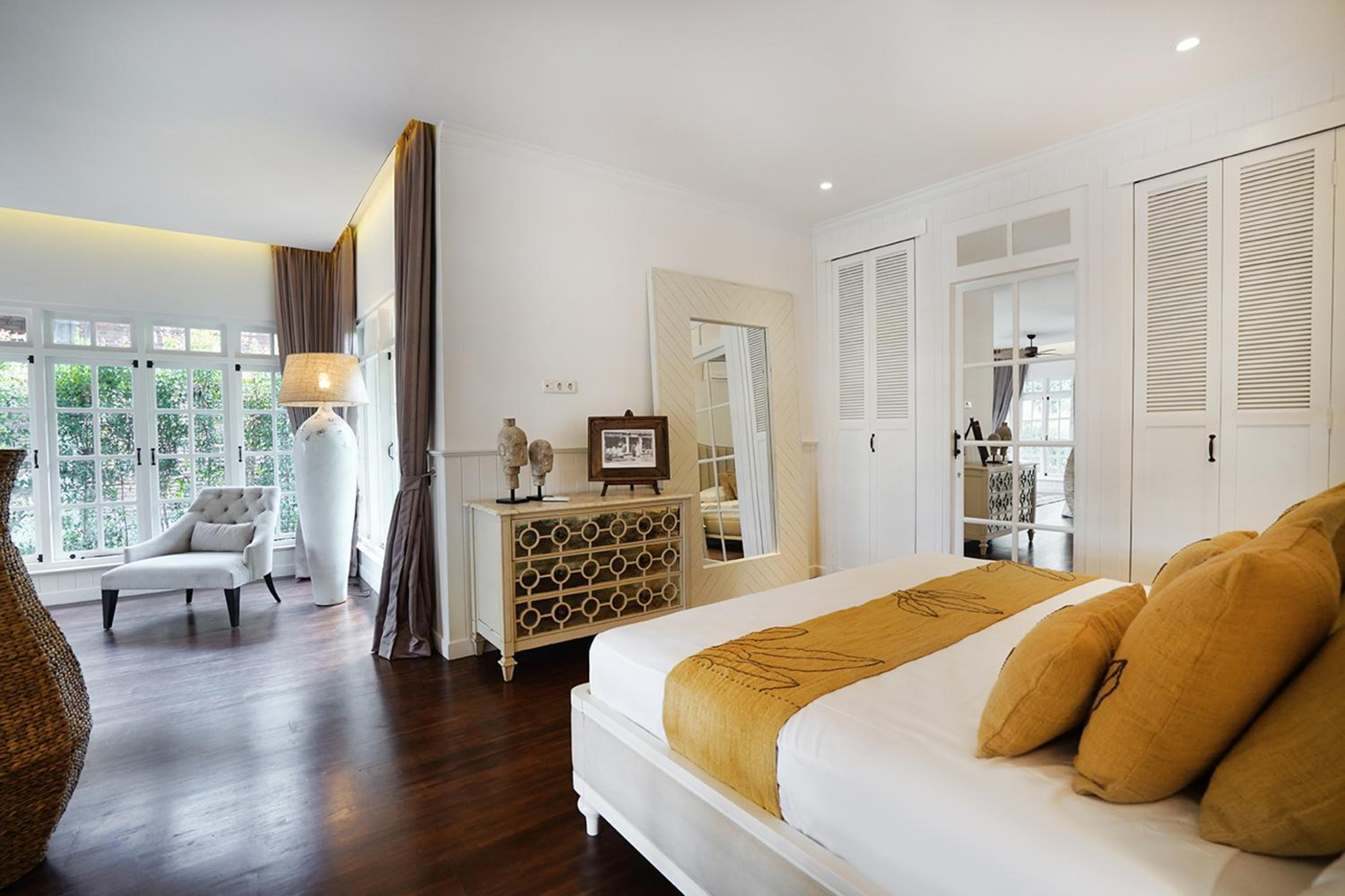 Villa - Photo 1