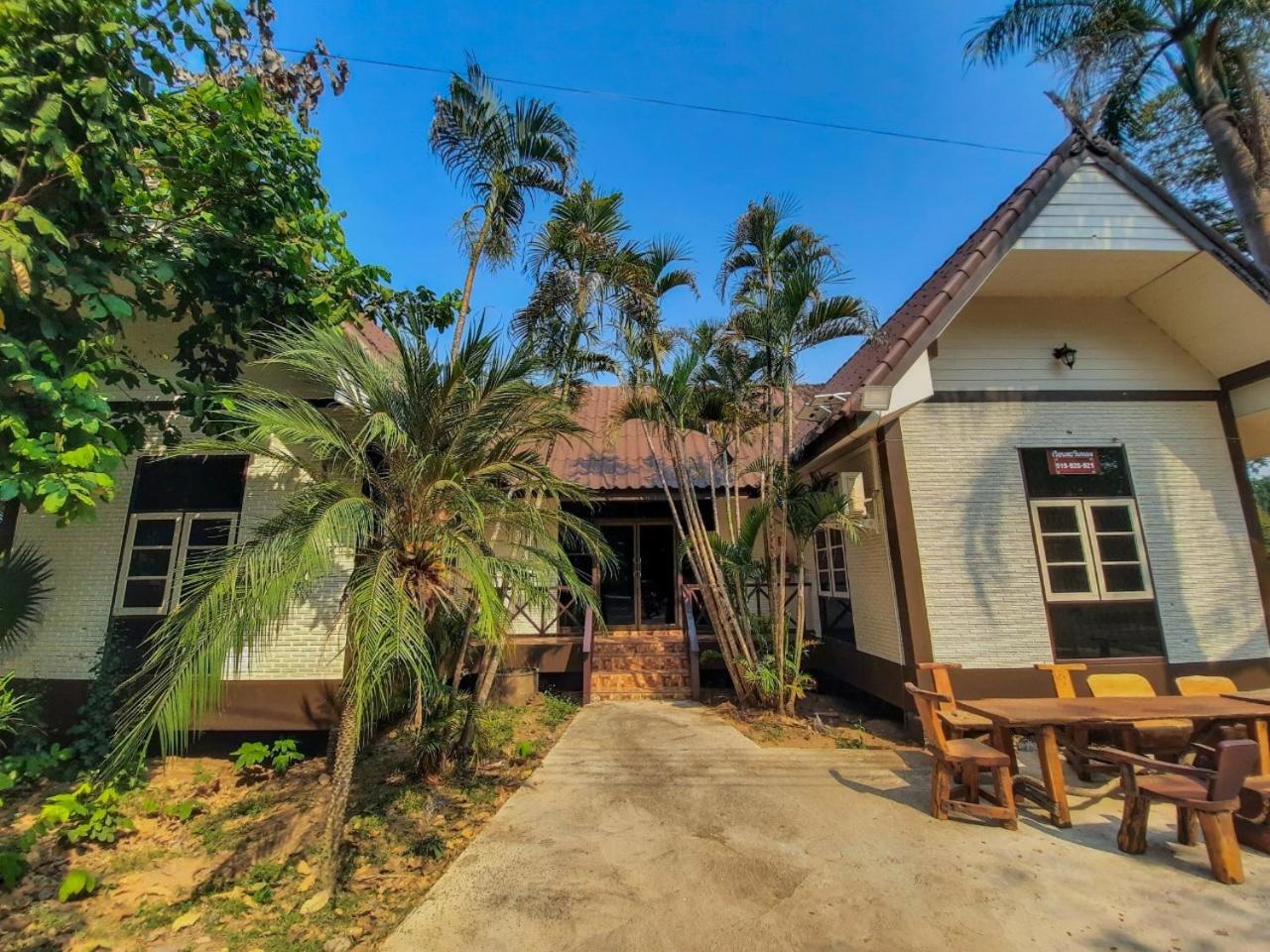 Three-Bedroom House photo 2