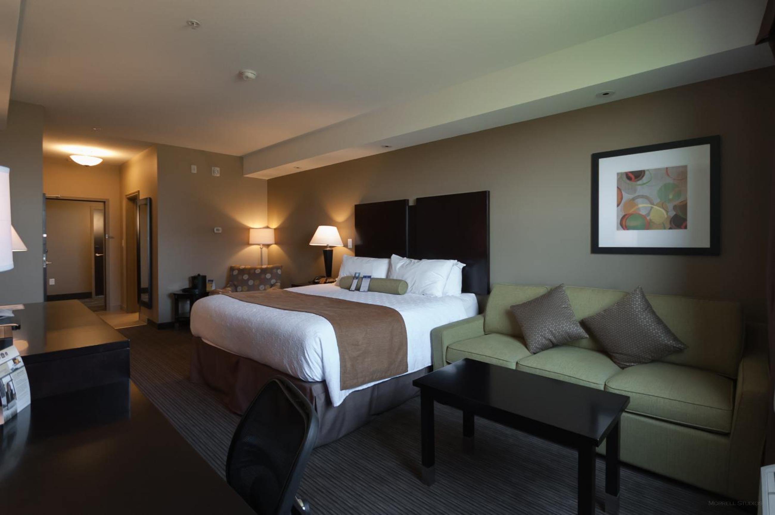King Suite with Sofa Bed and Whirlpool - Nonsmoking