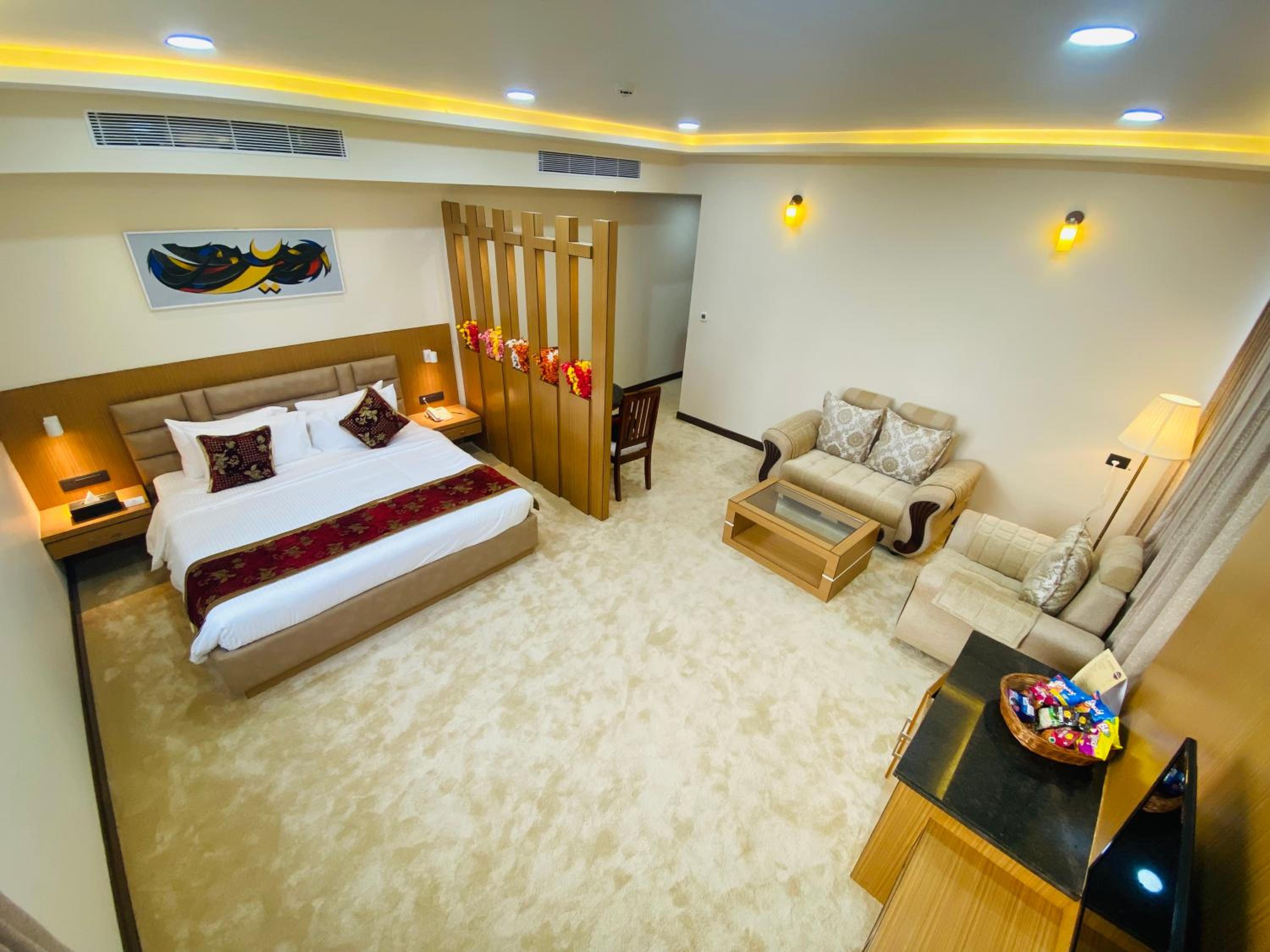 Suite - Photo 2