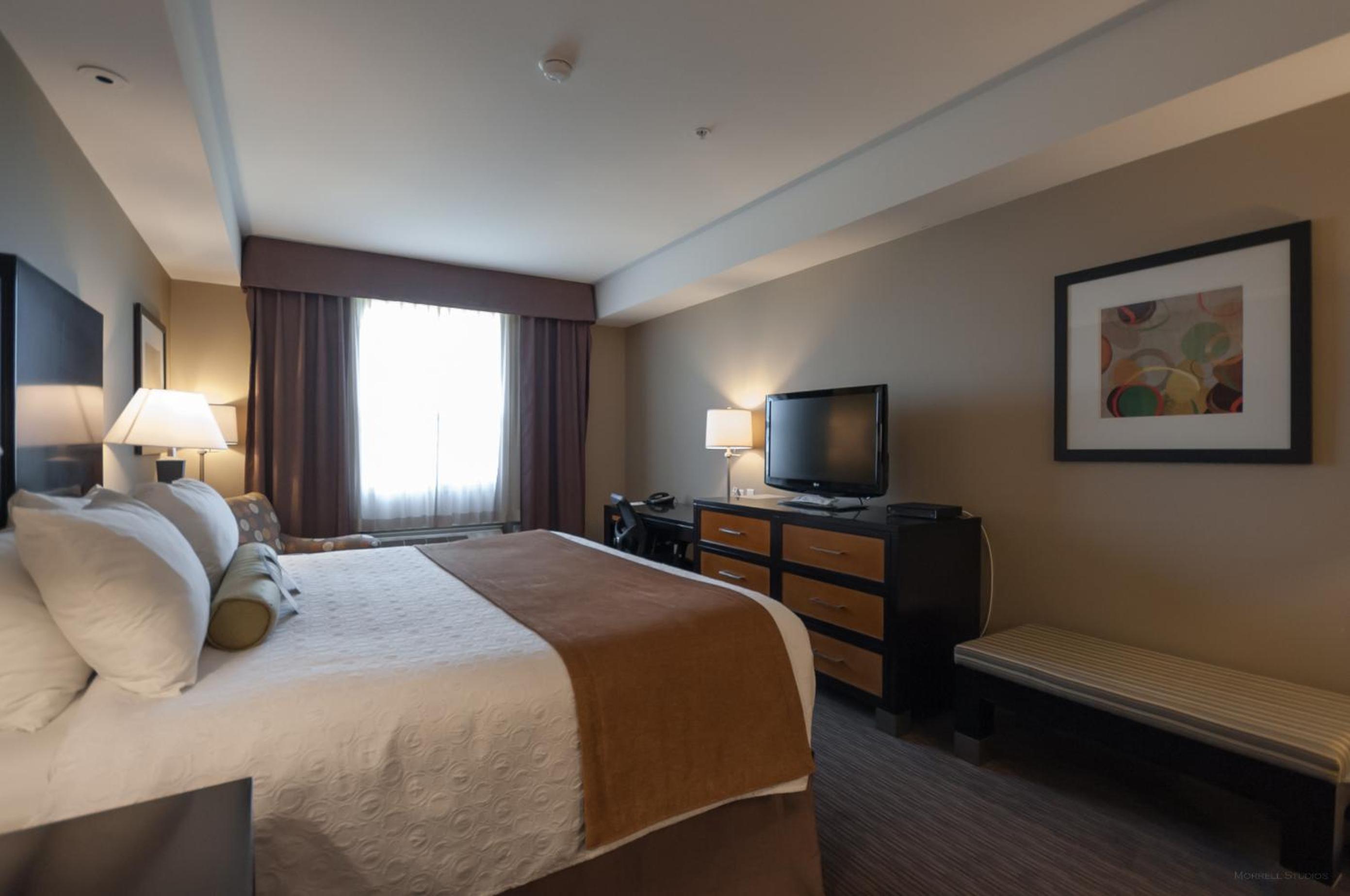 King Suite with Sofa Bed and Whirlpool - Nonsmoking