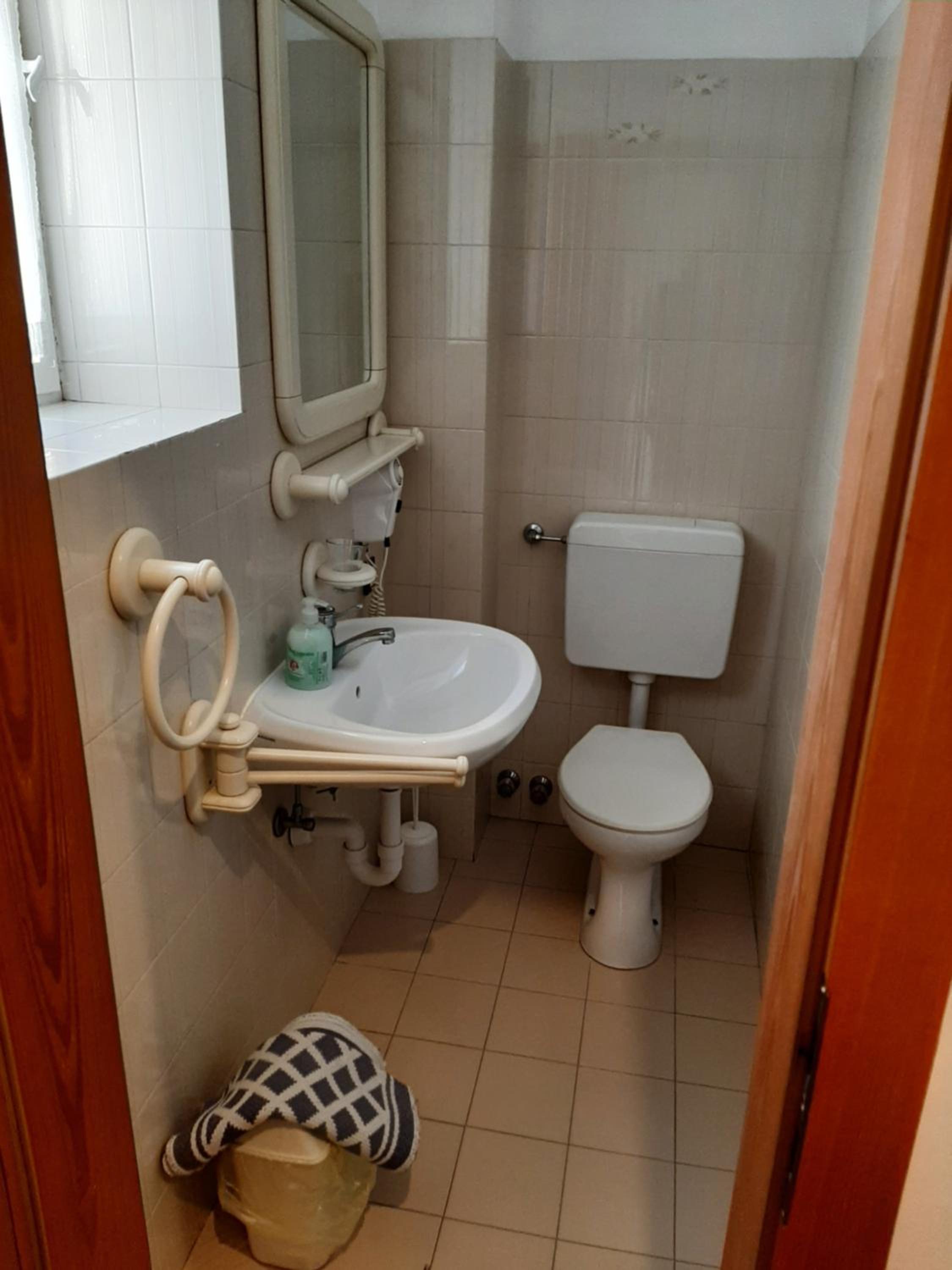 Budget Single Room photo 3
