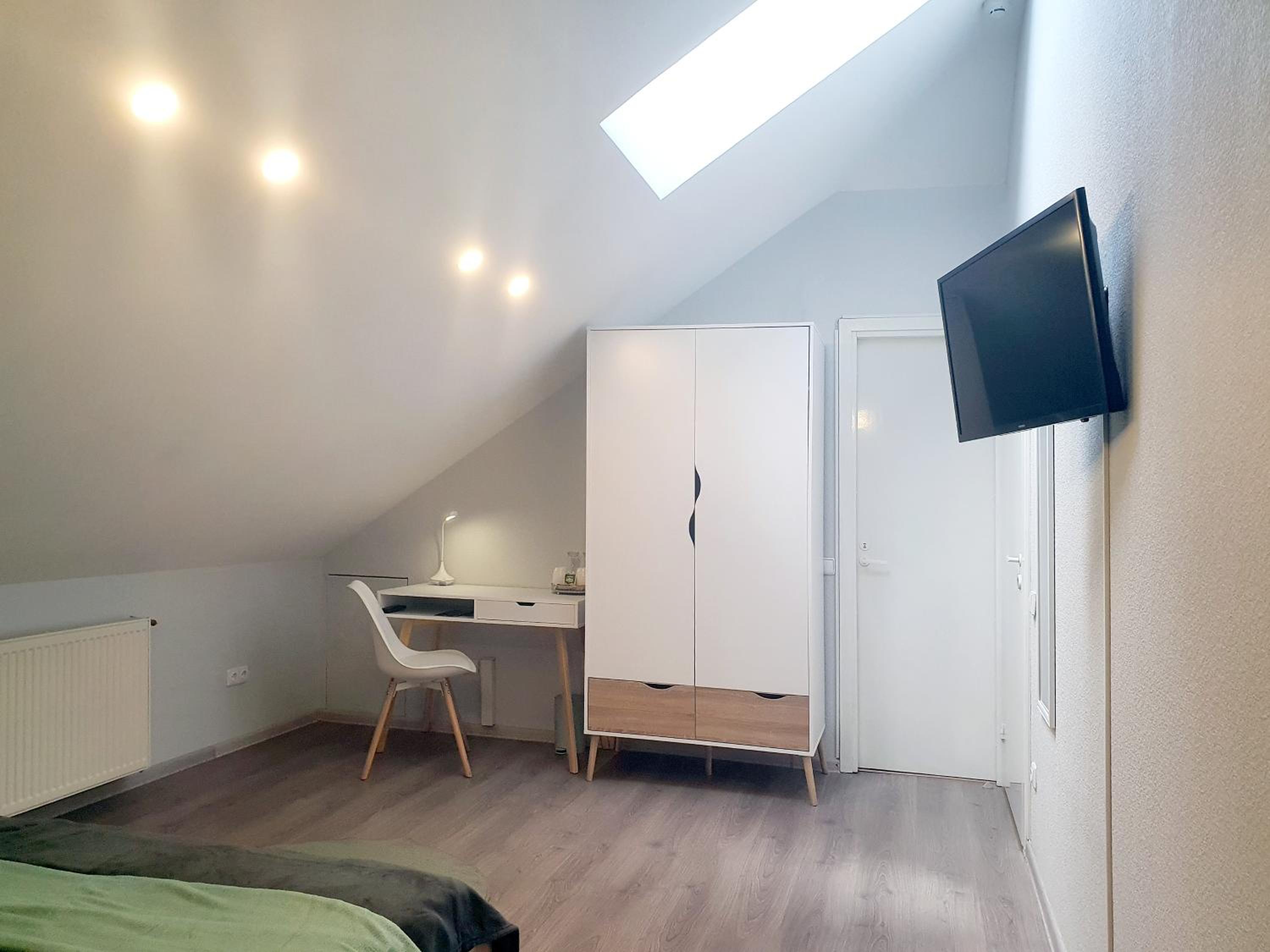 Standard Double Room - Photo 7