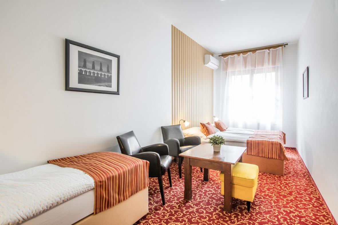 Double or Twin Room - Photo 2
