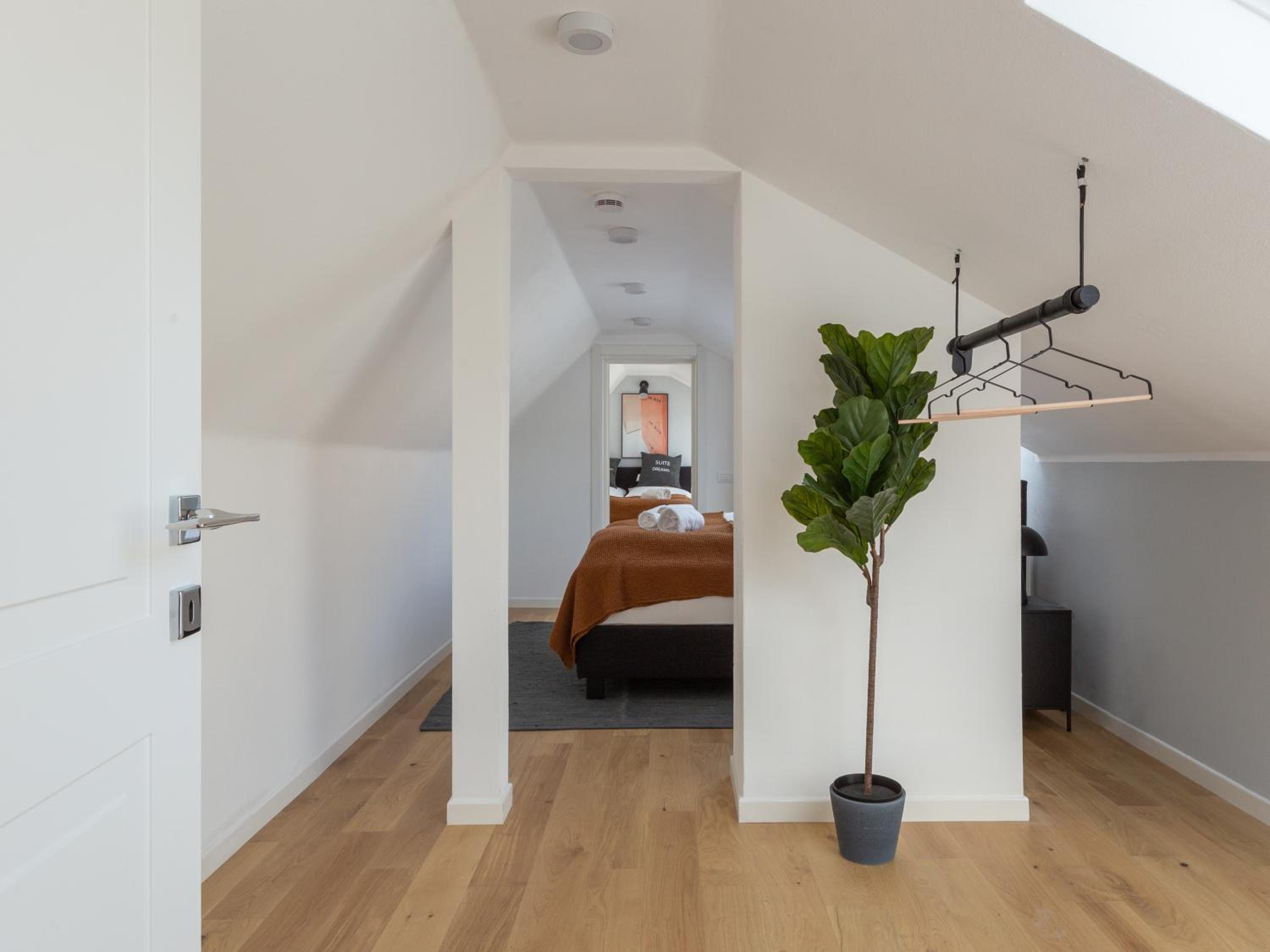 Three-Bedroom Penthouse Suite - Photo 6
