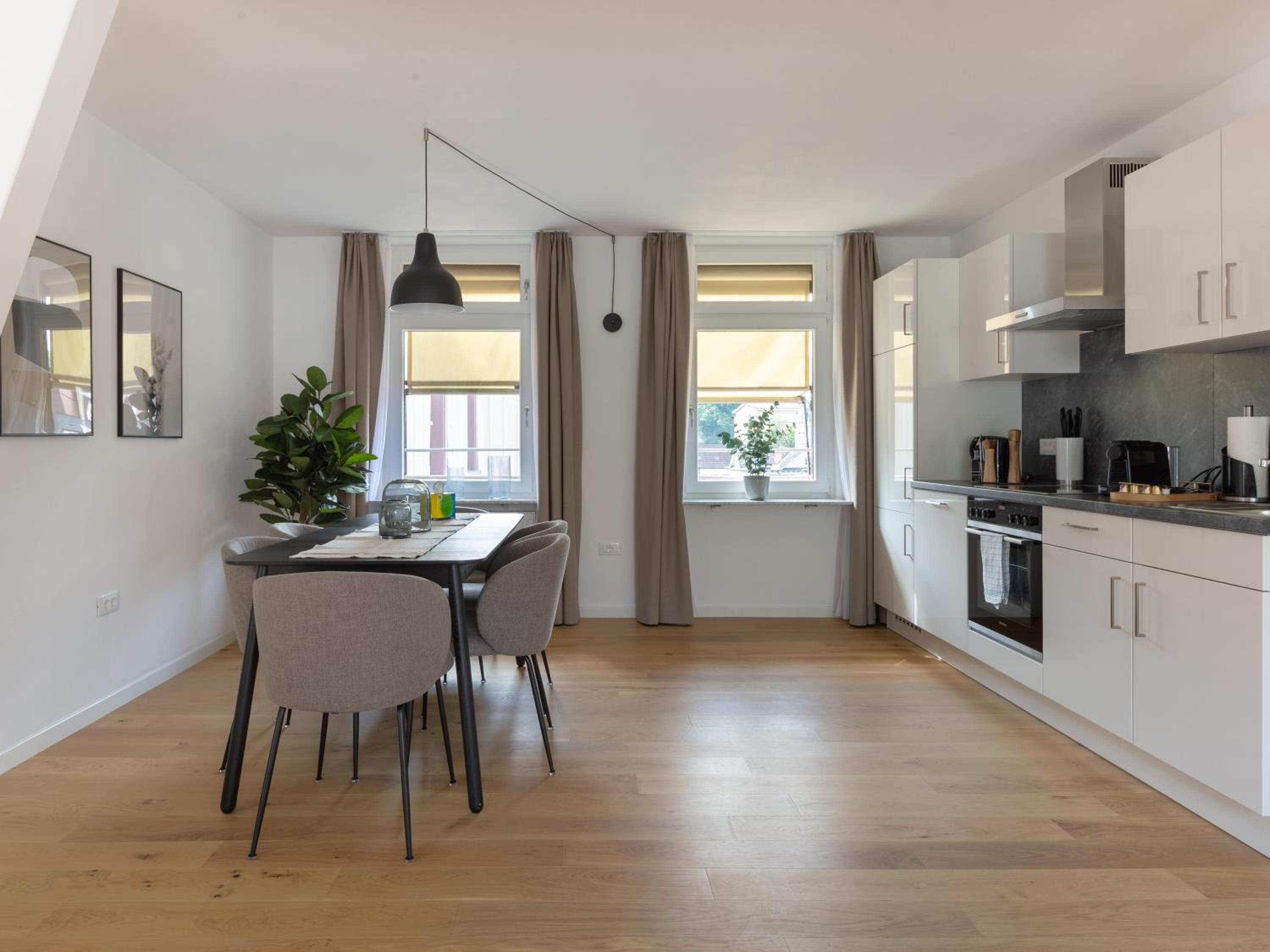 Three-Bedroom Penthouse Suite - Photo 3