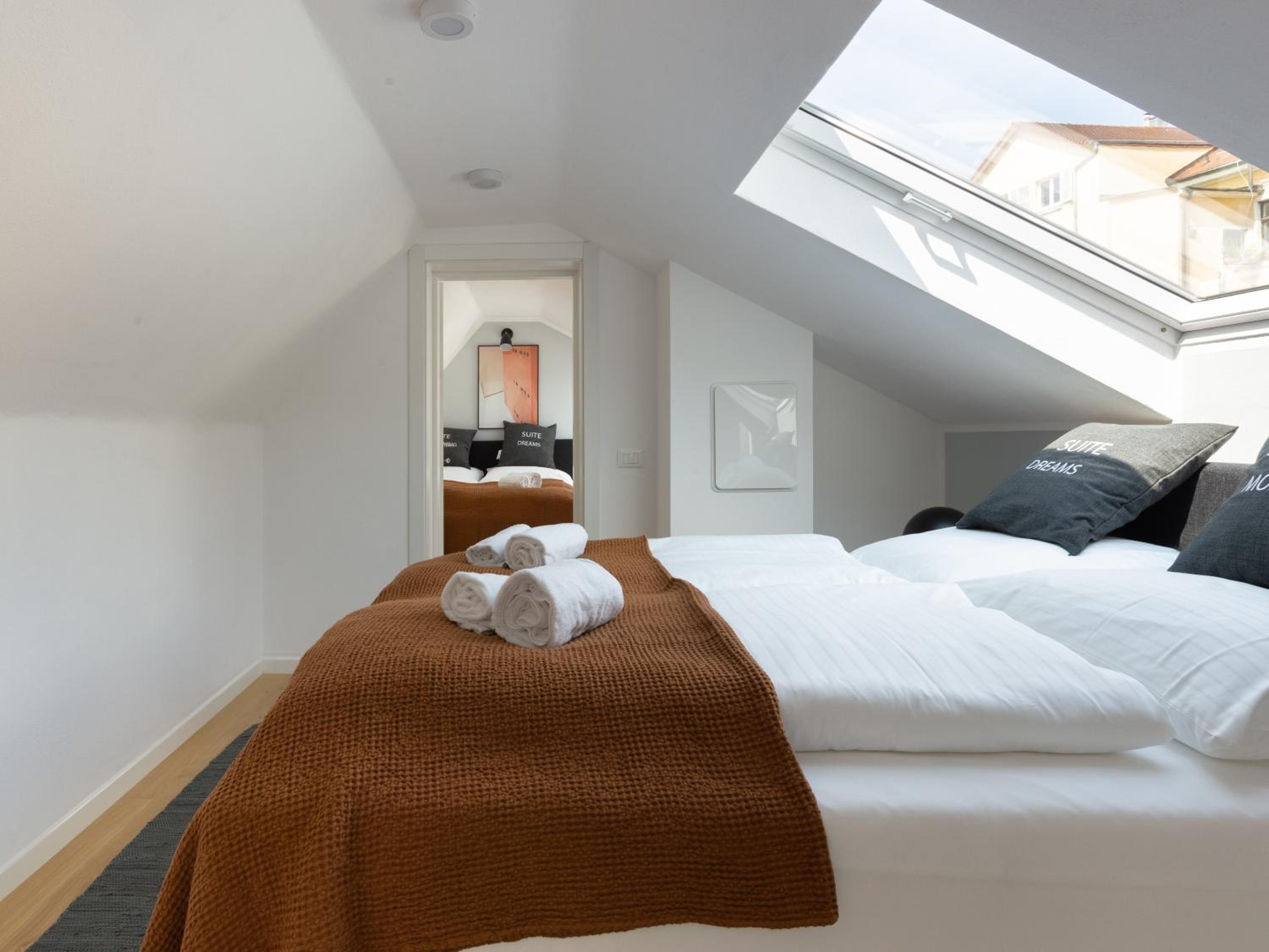 Three-Bedroom Penthouse Suite - Photo 16