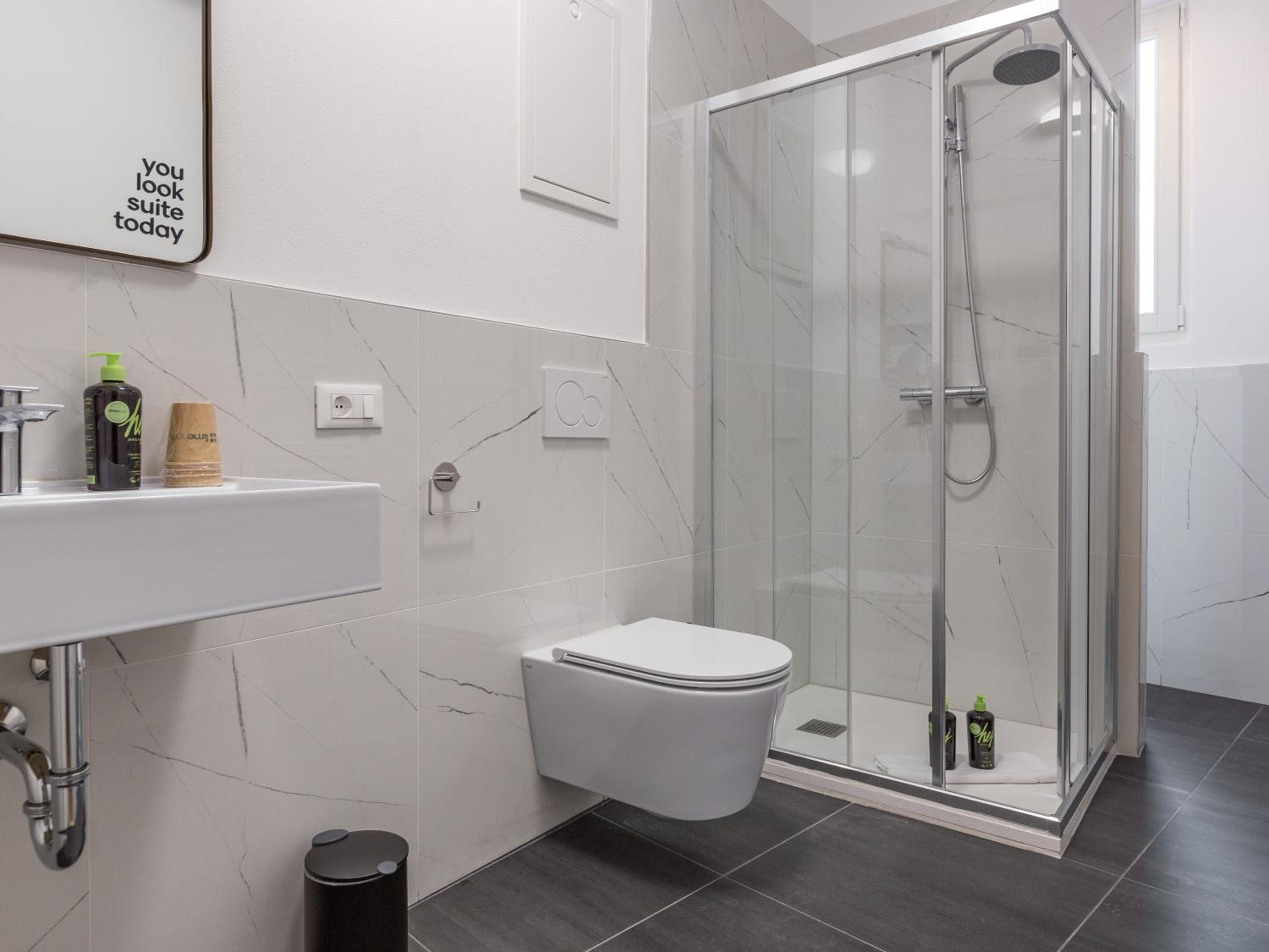 Two-Bedroom Suite - Photo 3