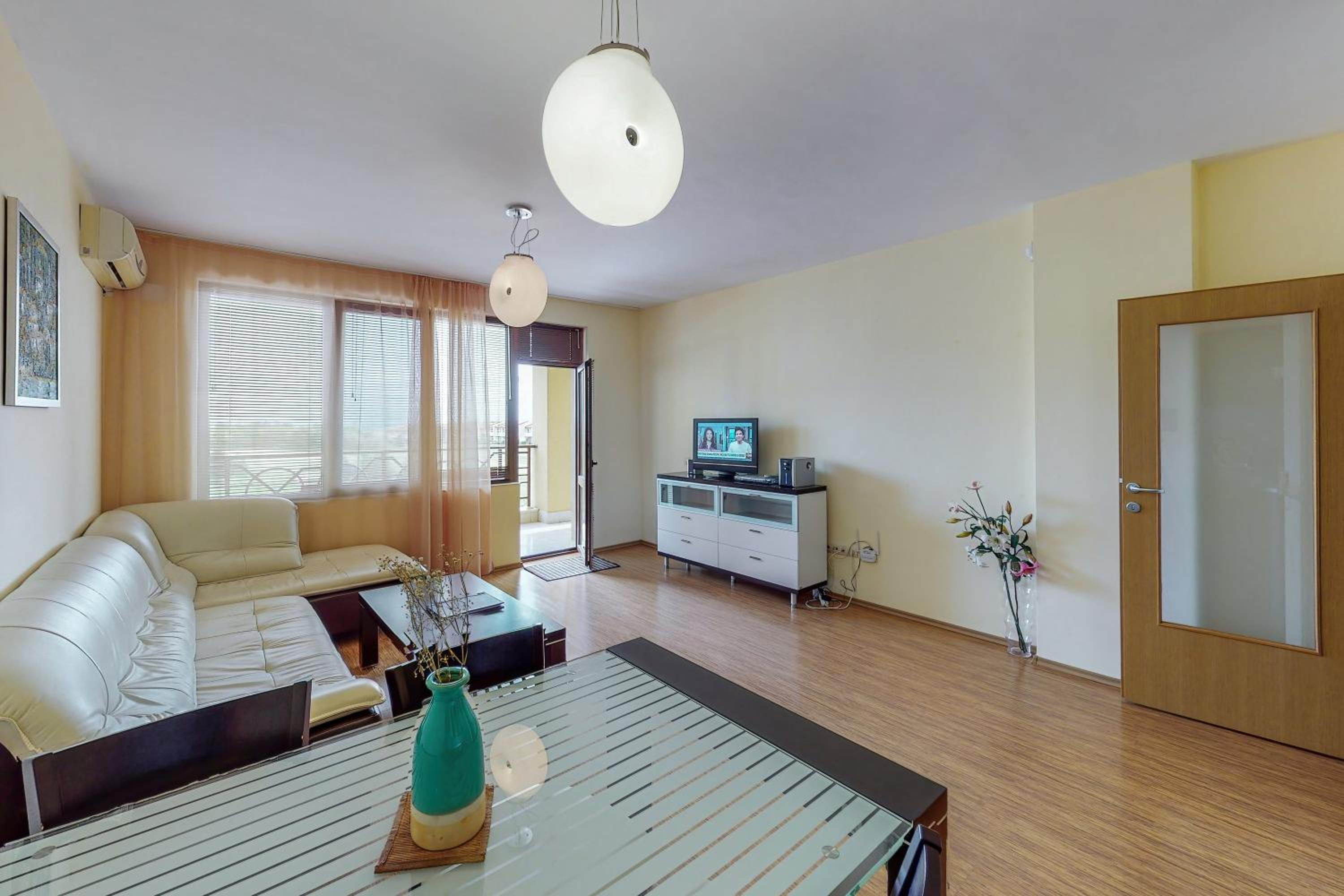 One-Bedroom Apartment with Balcony