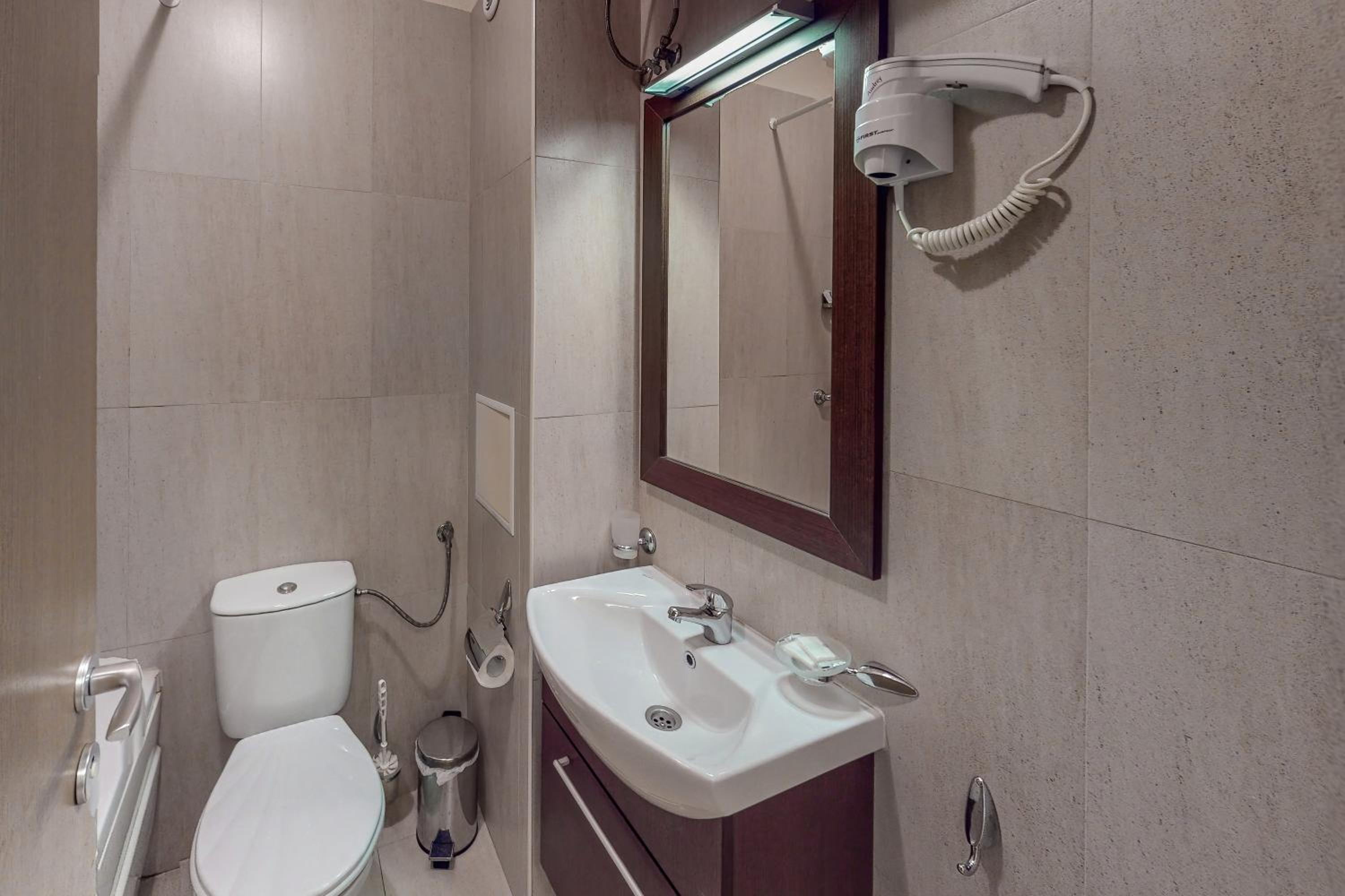 One-Bedroom Apartment with Balcony photo 3