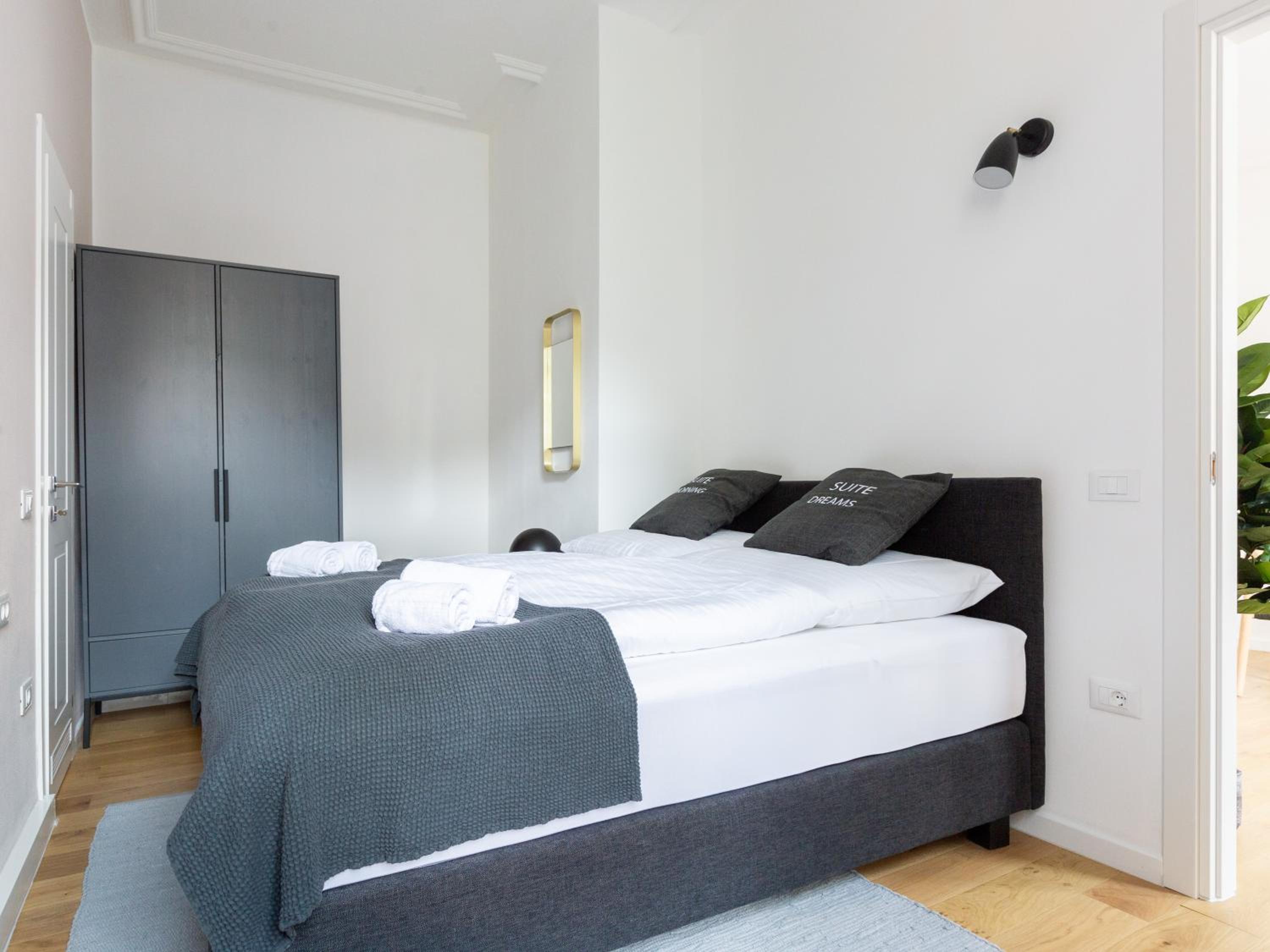 One-Bedroom Suite XL with sofa bed & balcony - Photo 1