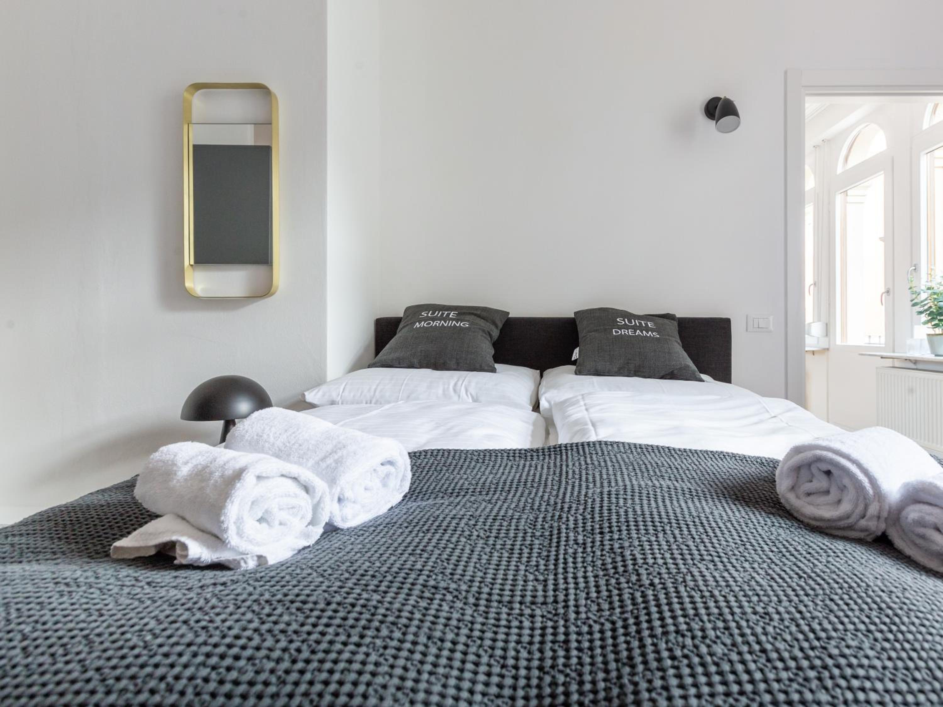 One-Bedroom Suite XL with sofa bed & balcony - Photo 11