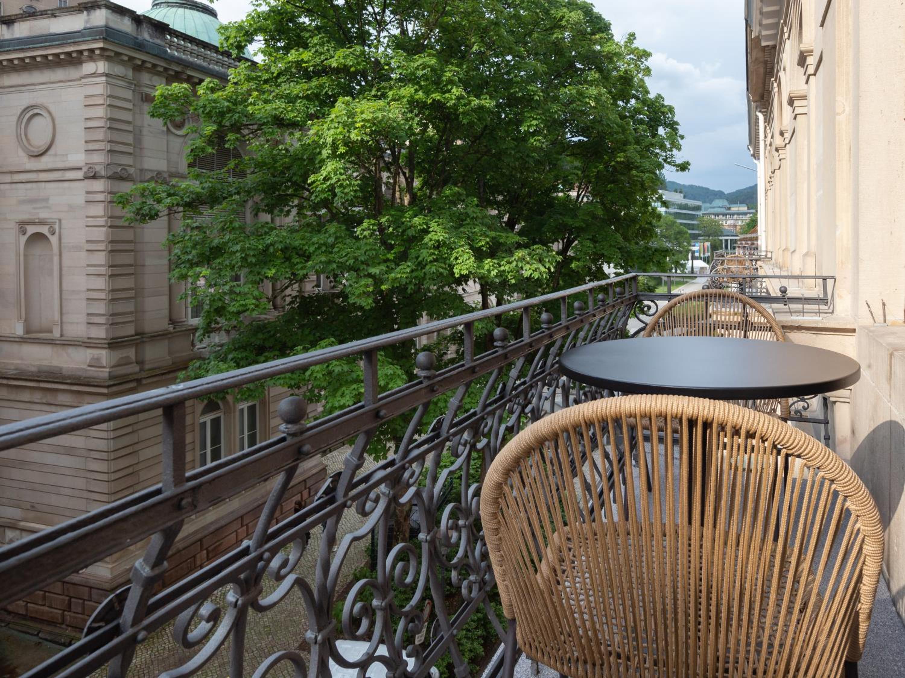 One-Bedroom Suite XL with sofa bed & balcony - Photo 2