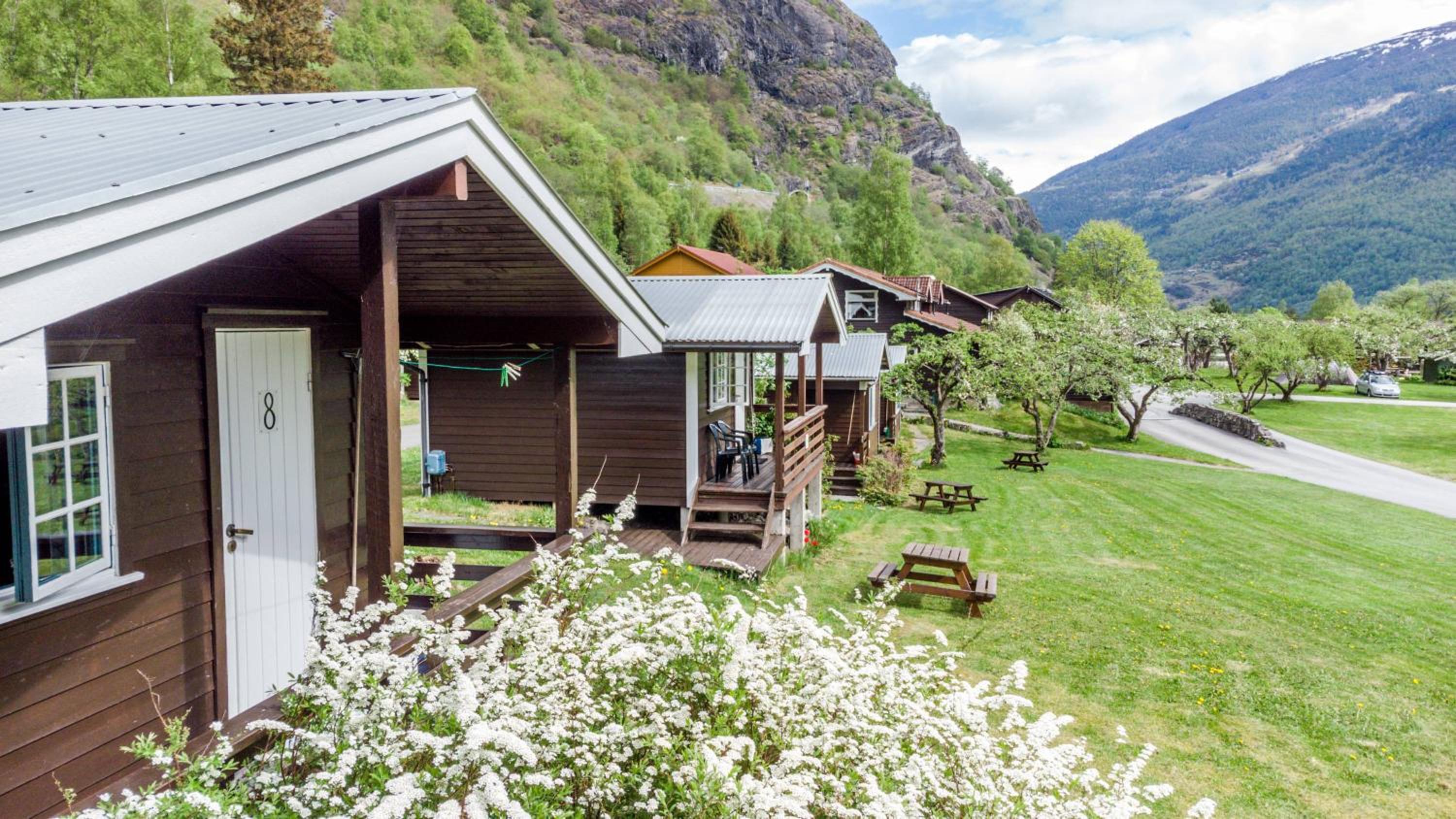 Cottage With Shared Bathroom (2 Adults)